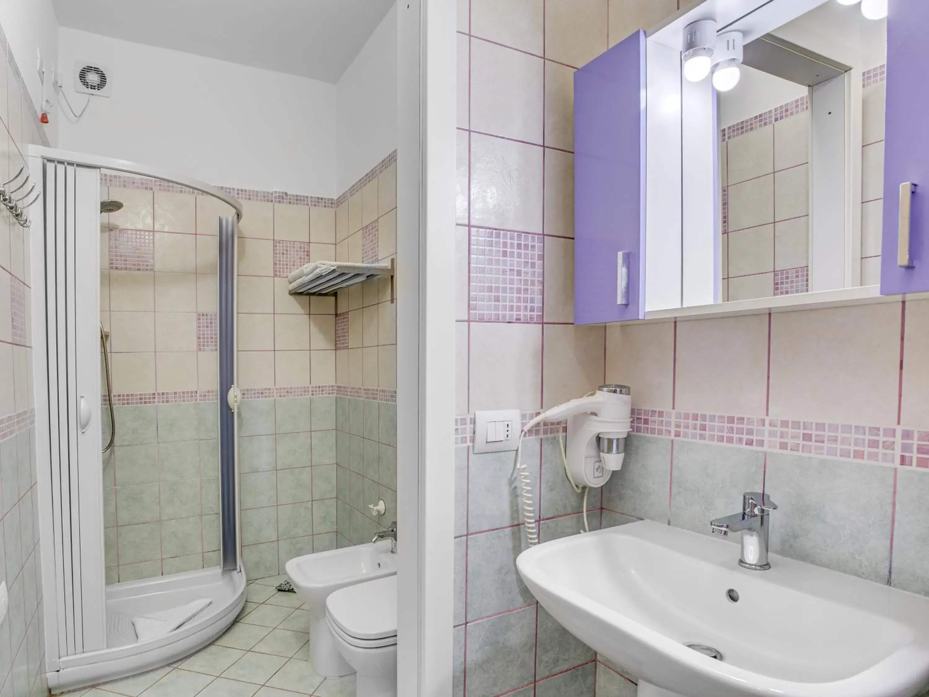 Double Room with Private Bathroom - single occupancy in MEMO'S Affittacamere Double Room with Private Bathroom - single occupancy in MEMO'S Affittacamere