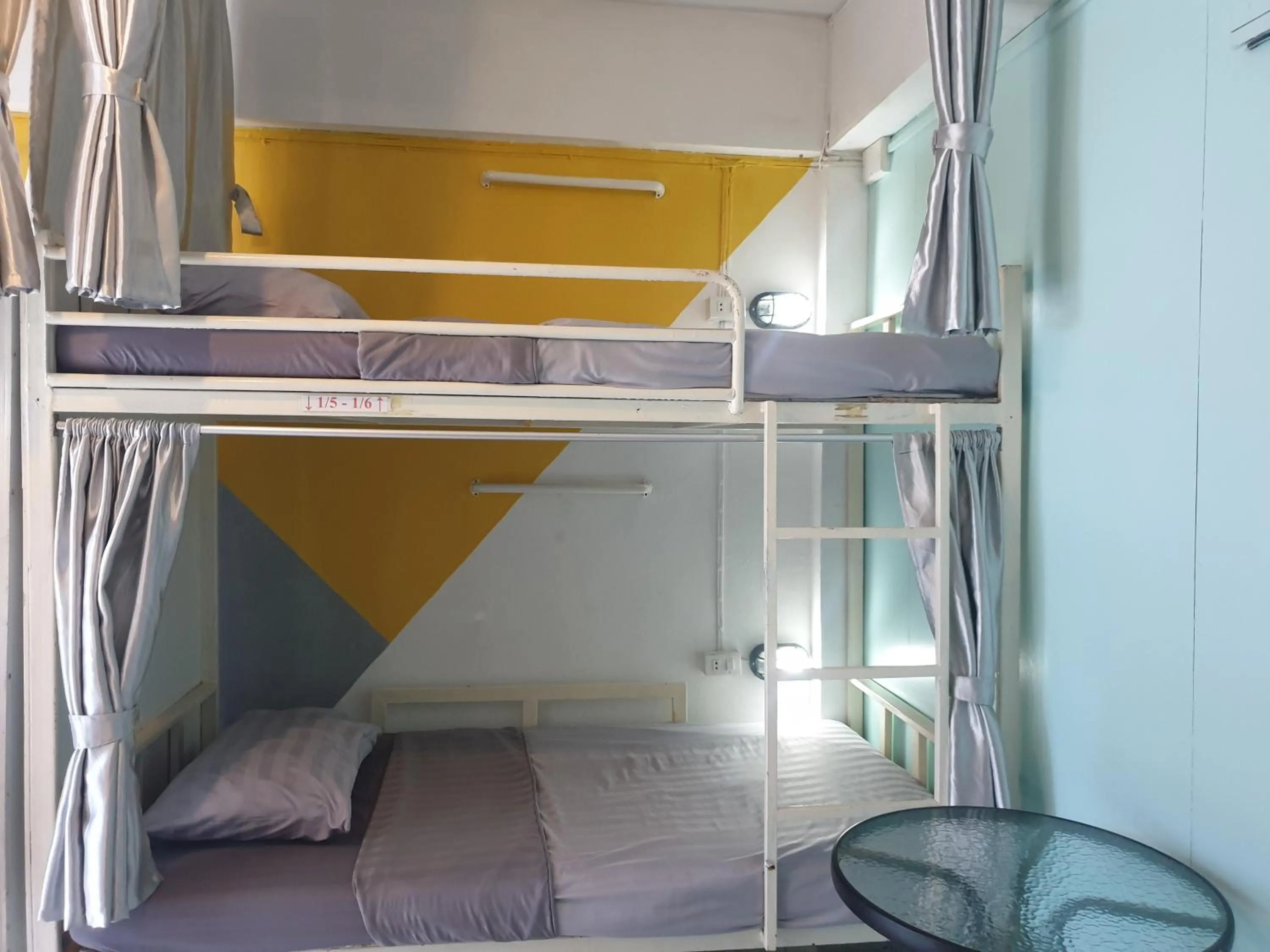 Bed in i-smile & U2 Hostel