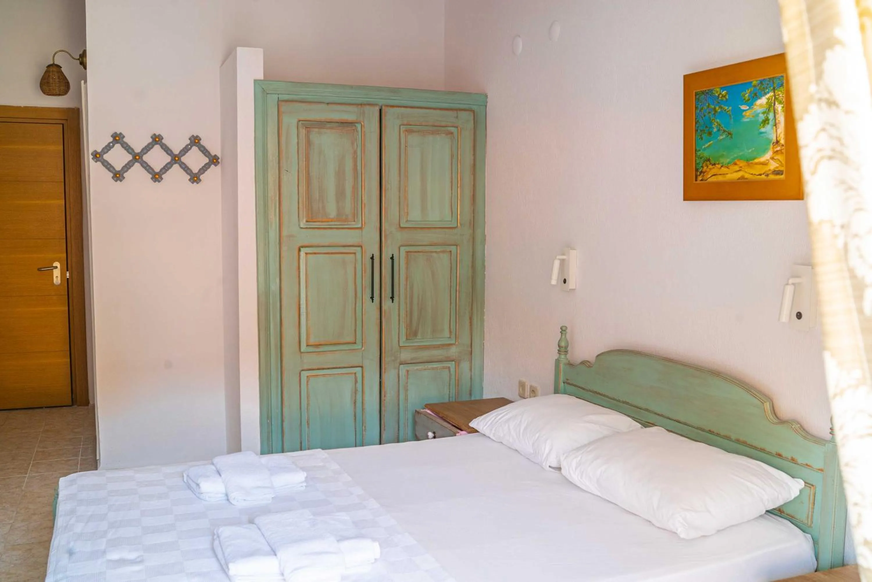 Photo of the whole room, Bed in The Diplomat Hotel