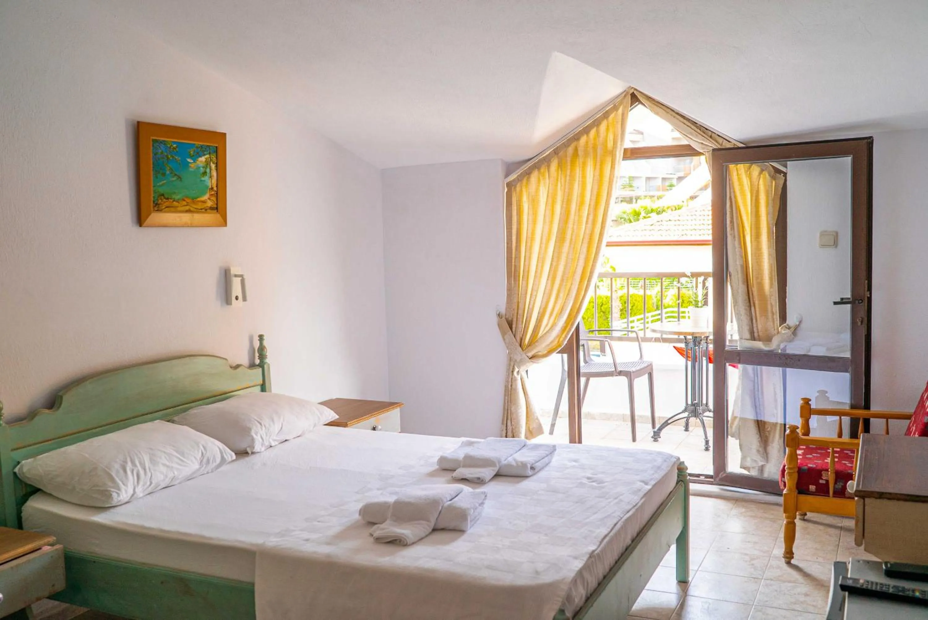 Balcony/Terrace, Bed in The Diplomat Hotel