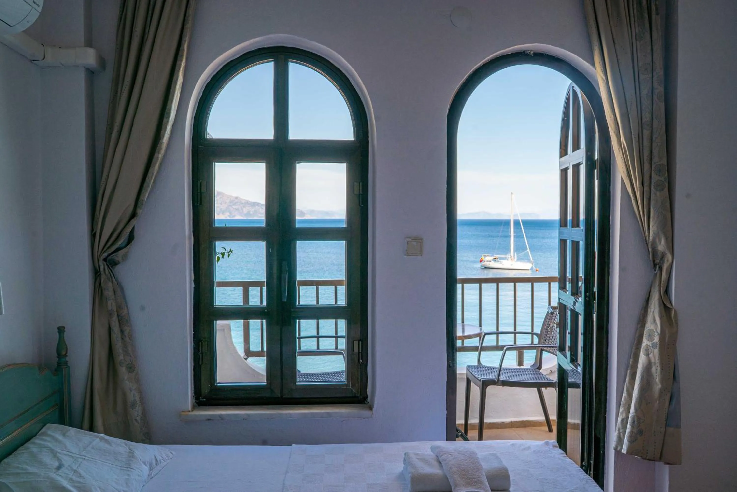 View (from property/room), Bed in The Diplomat Hotel