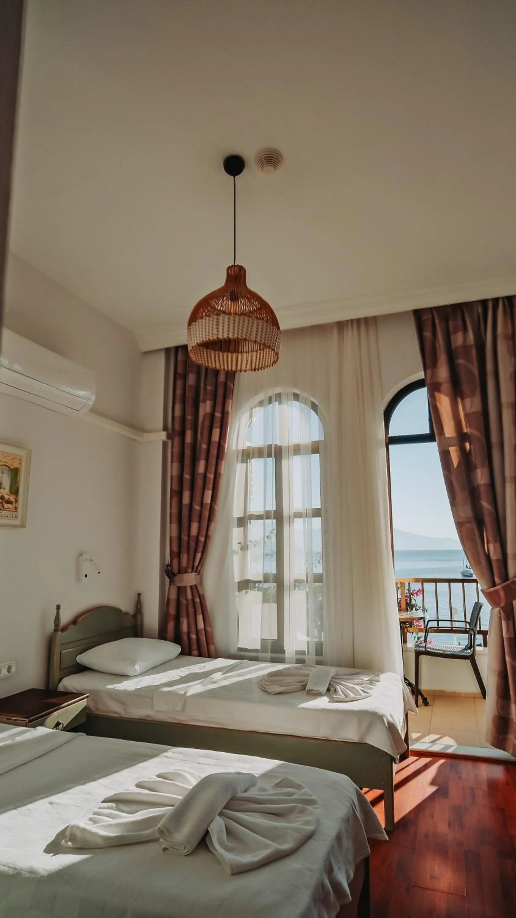 Photo of the whole room, Bed in The Diplomat Hotel