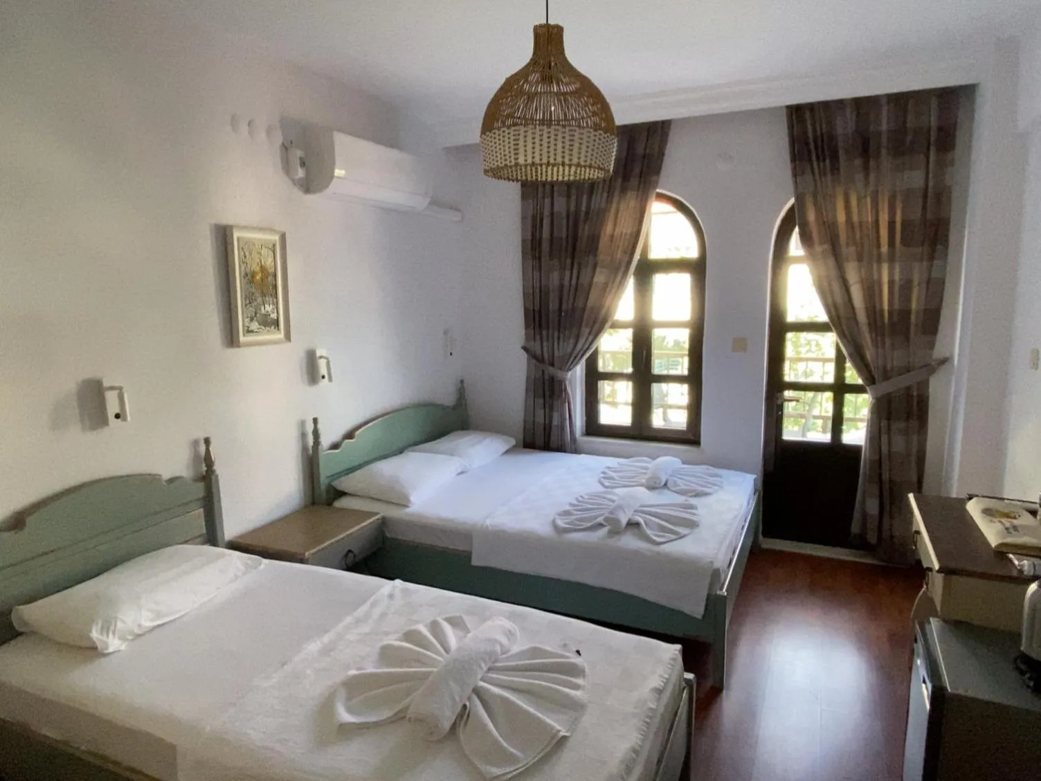 Photo of the whole room, Bed in The Diplomat Hotel