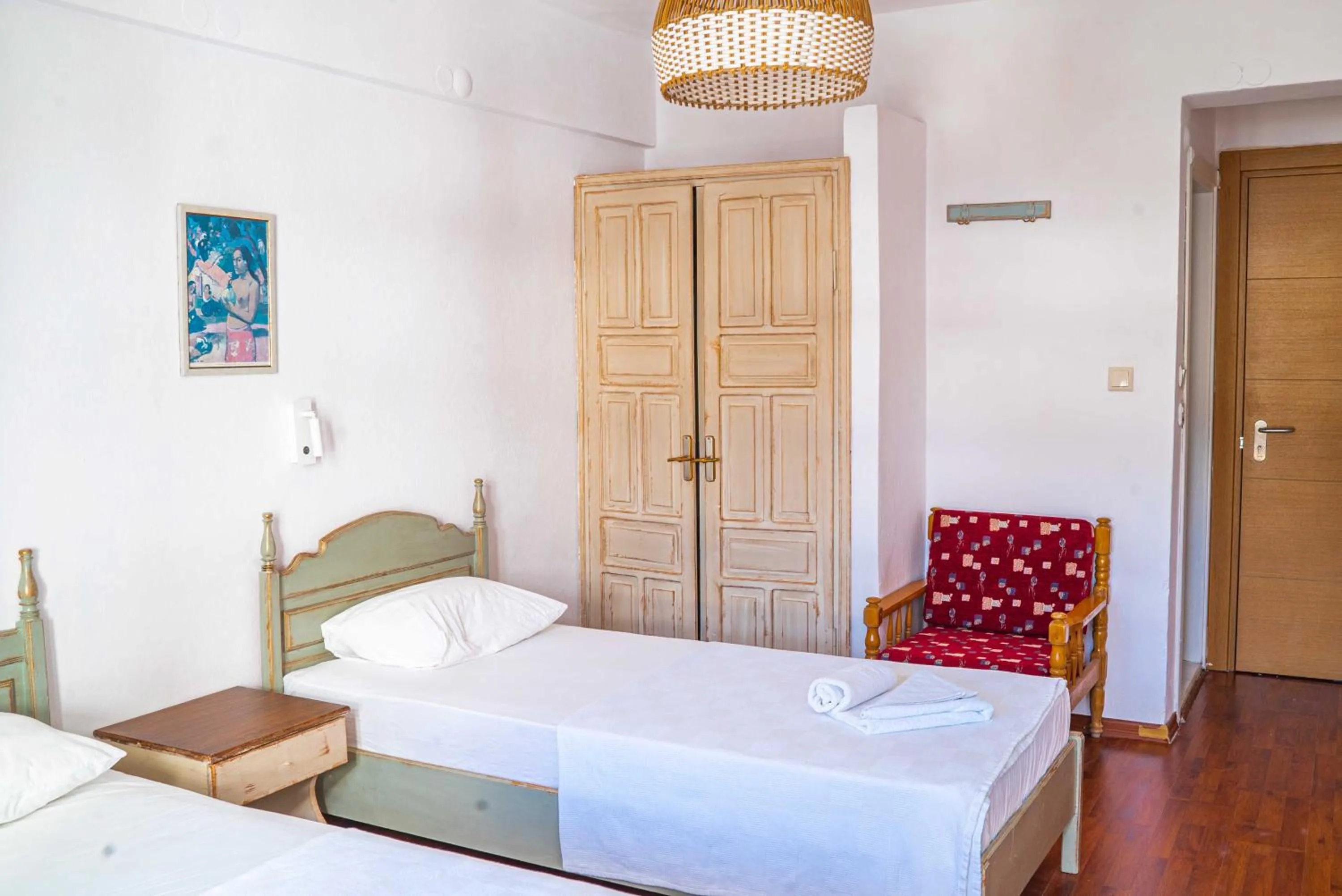 Photo of the whole room, Bed in The Diplomat Hotel