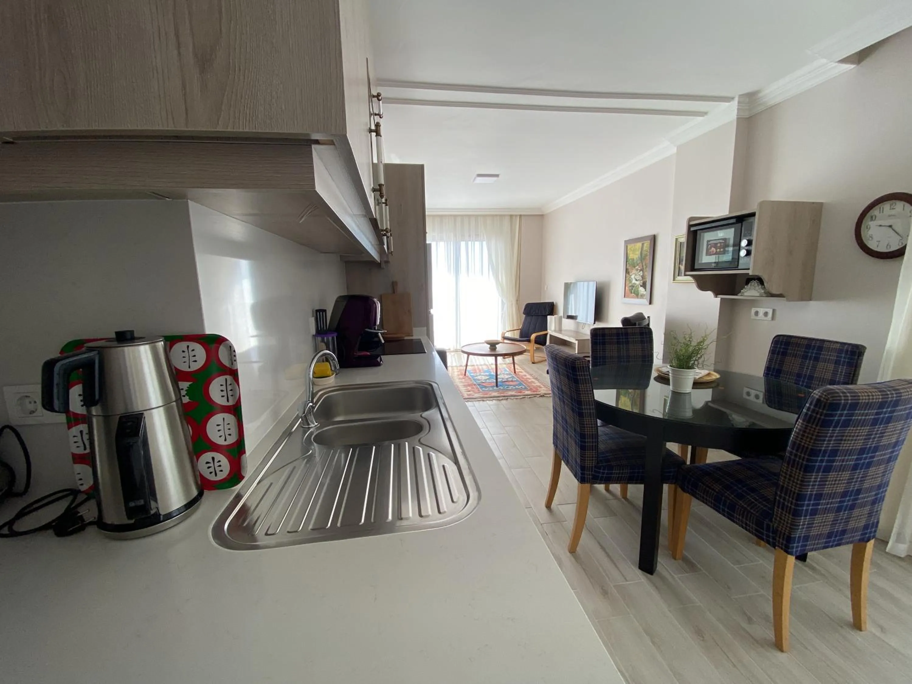 Photo of the whole room in The Diplomat Hotel