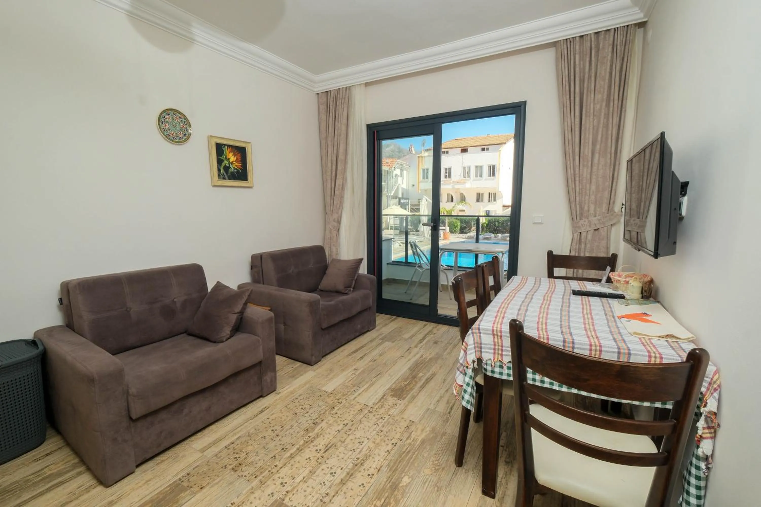 Apartment with Pool View  in The Diplomat Hotel