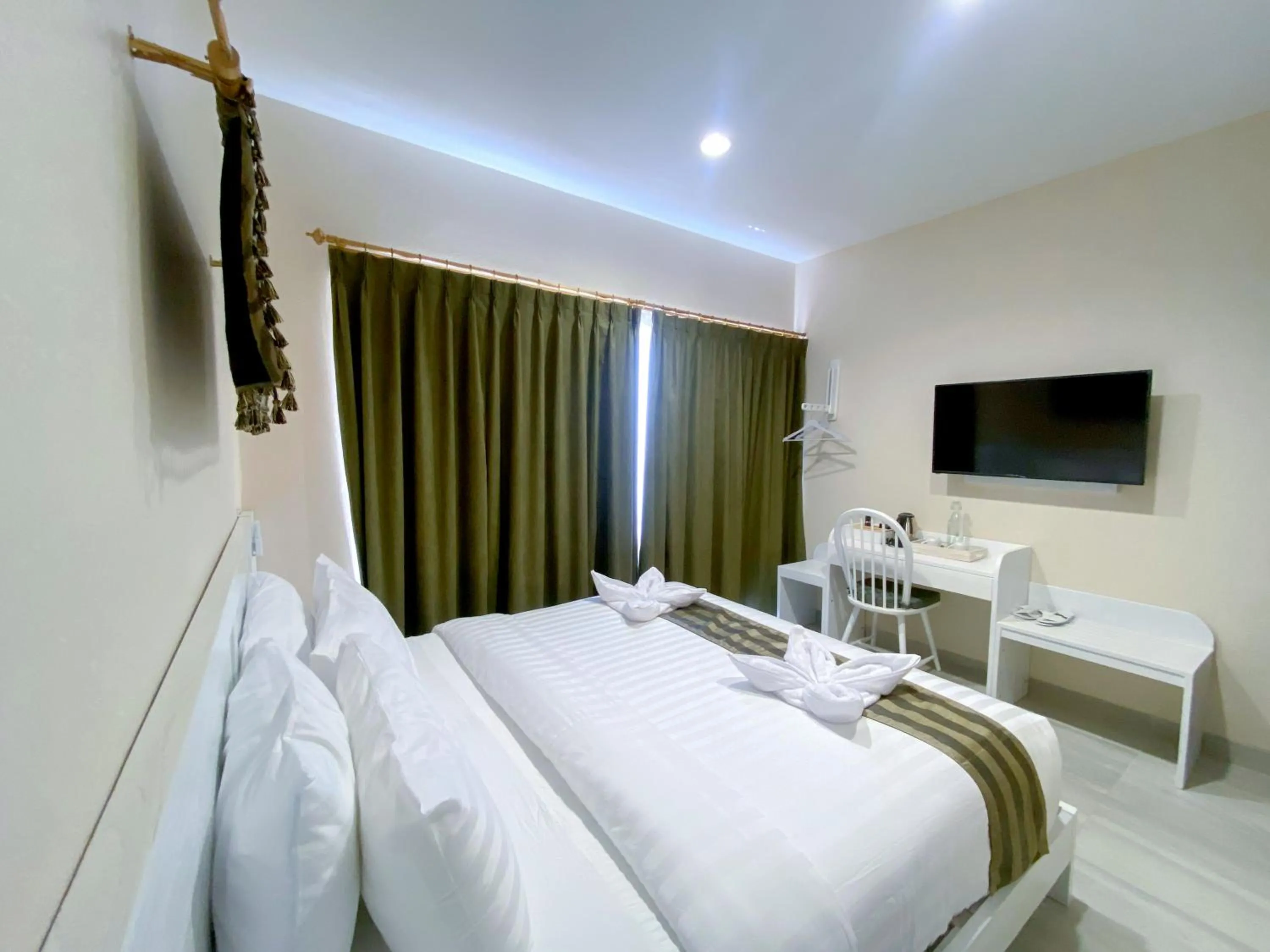 Bedroom, Bed in Flamingo Ceria