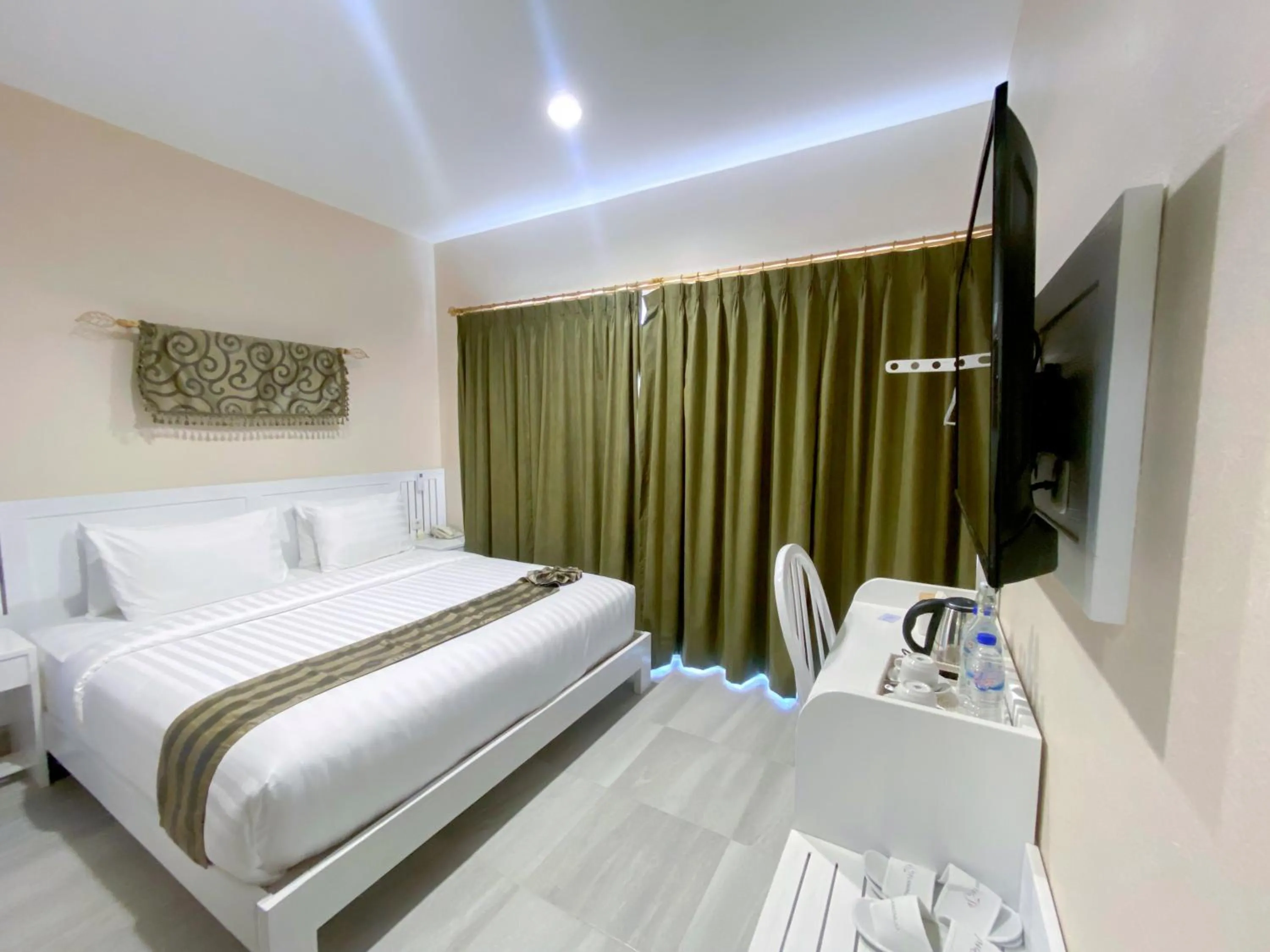 Bedroom, Bed in Flamingo Ceria