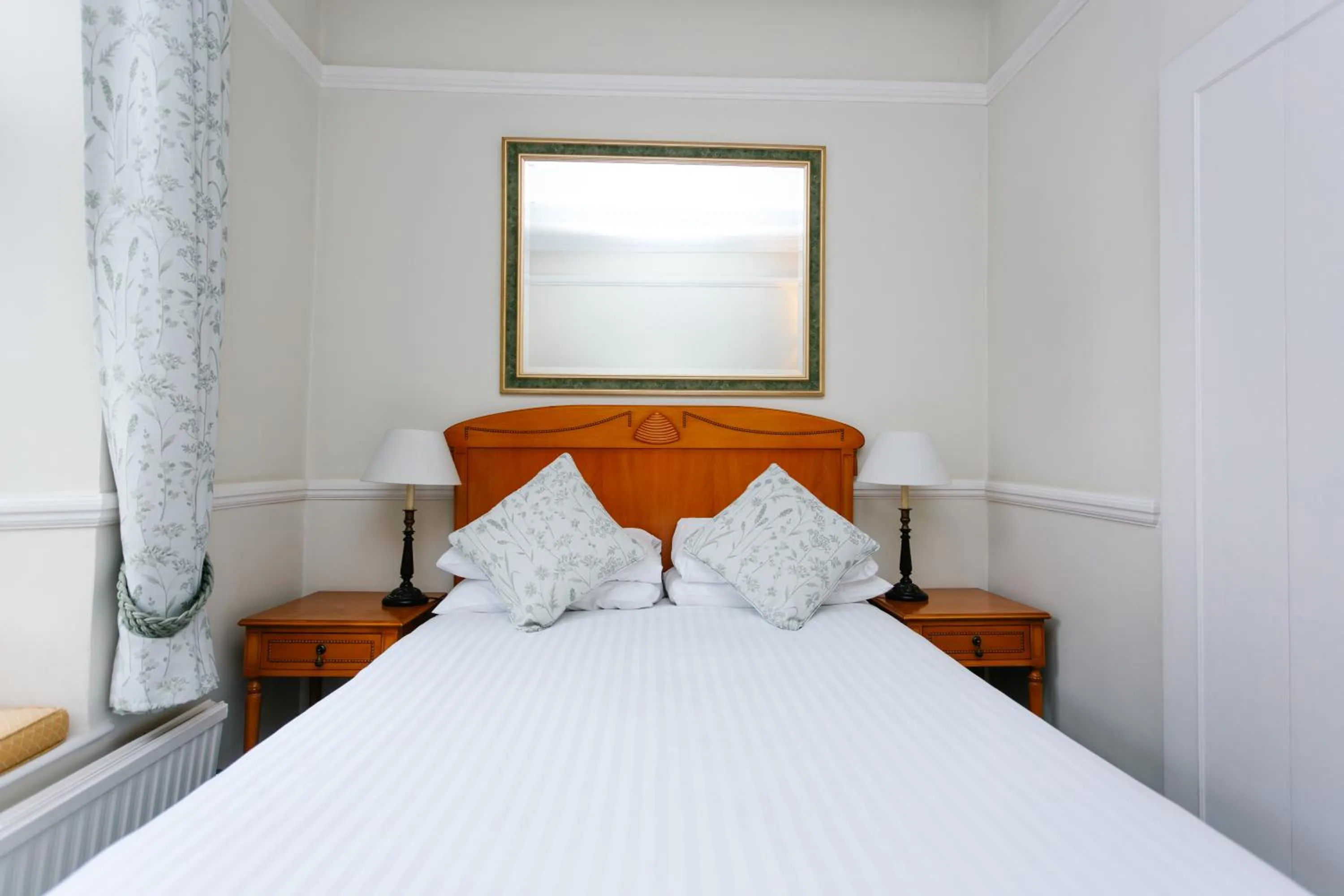 Bed in The Snooty Fox