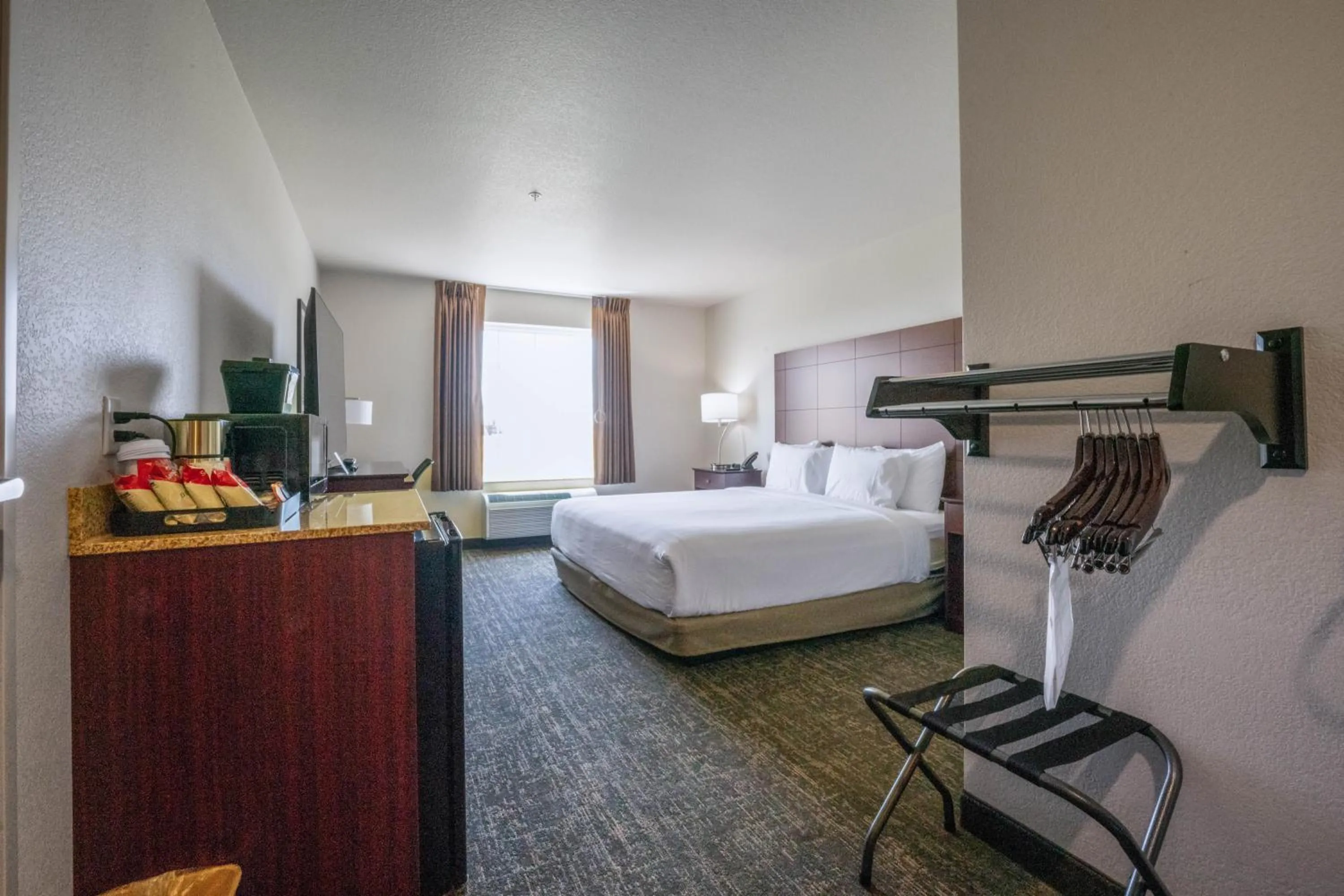 Bedroom, Bed in Cobblestone Inn & Suites - Boise City