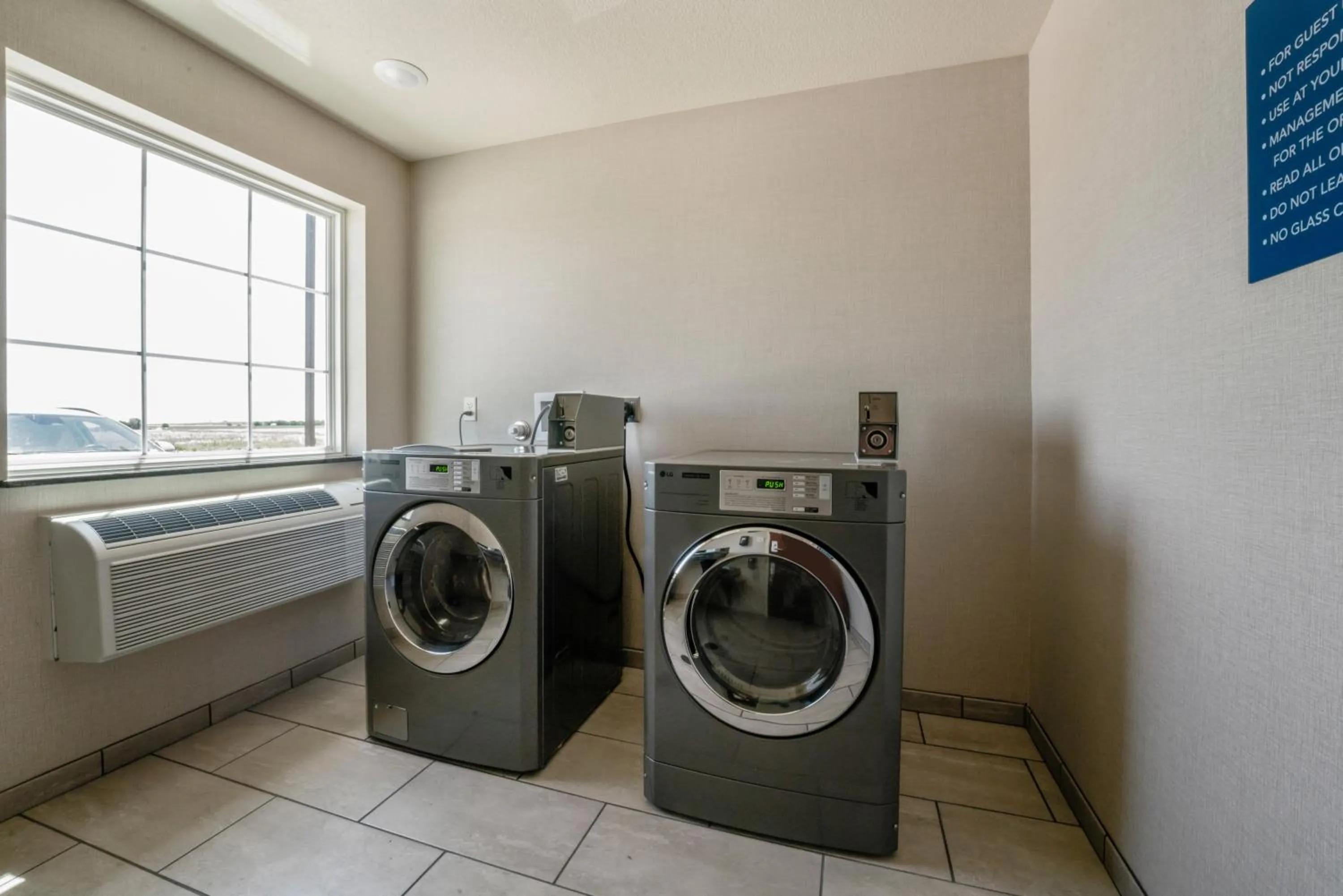washing machine in Cobblestone Inn & Suites - Boise City