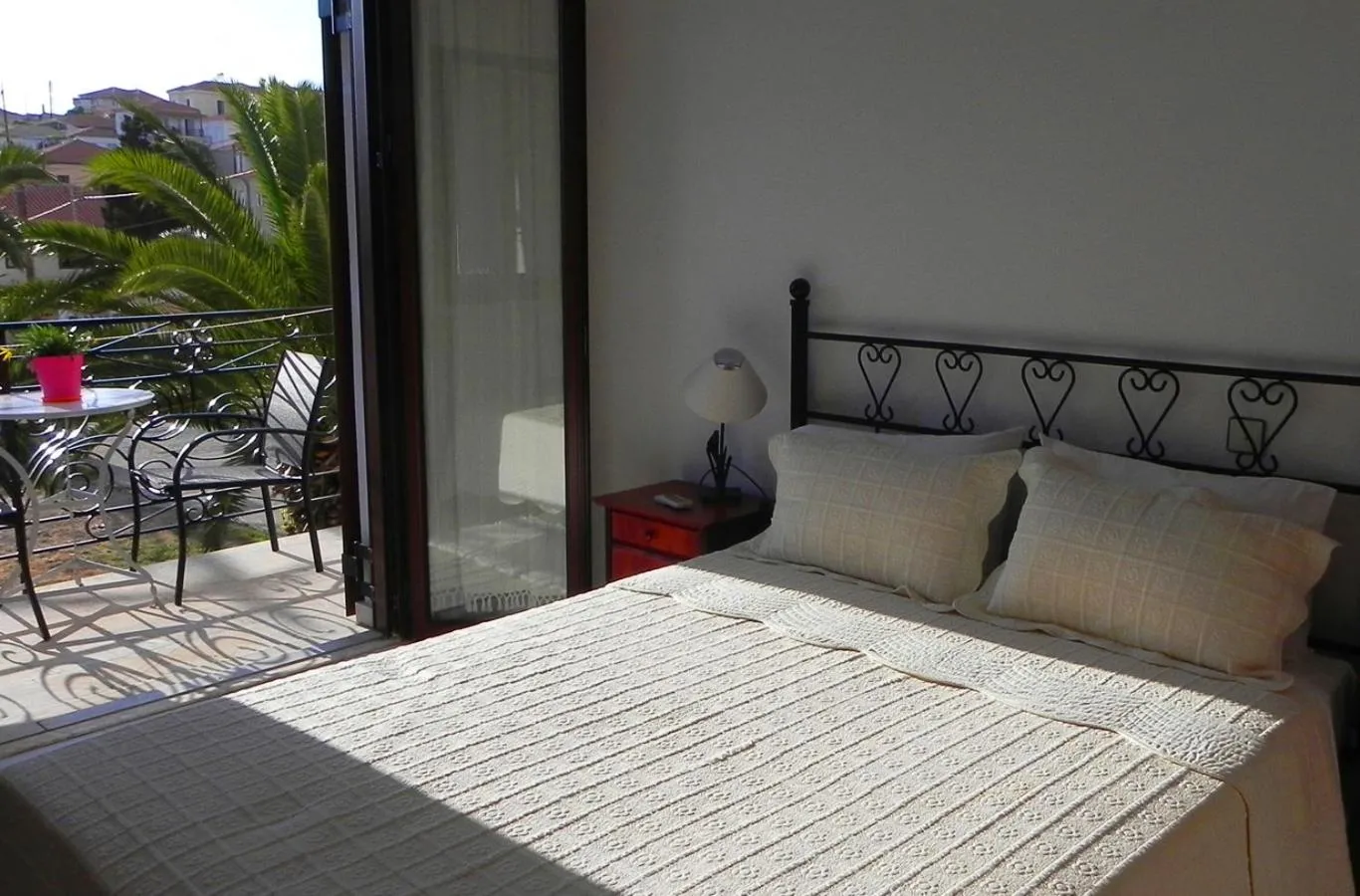 Photo of the whole room, Bed in Ulysses Hotel