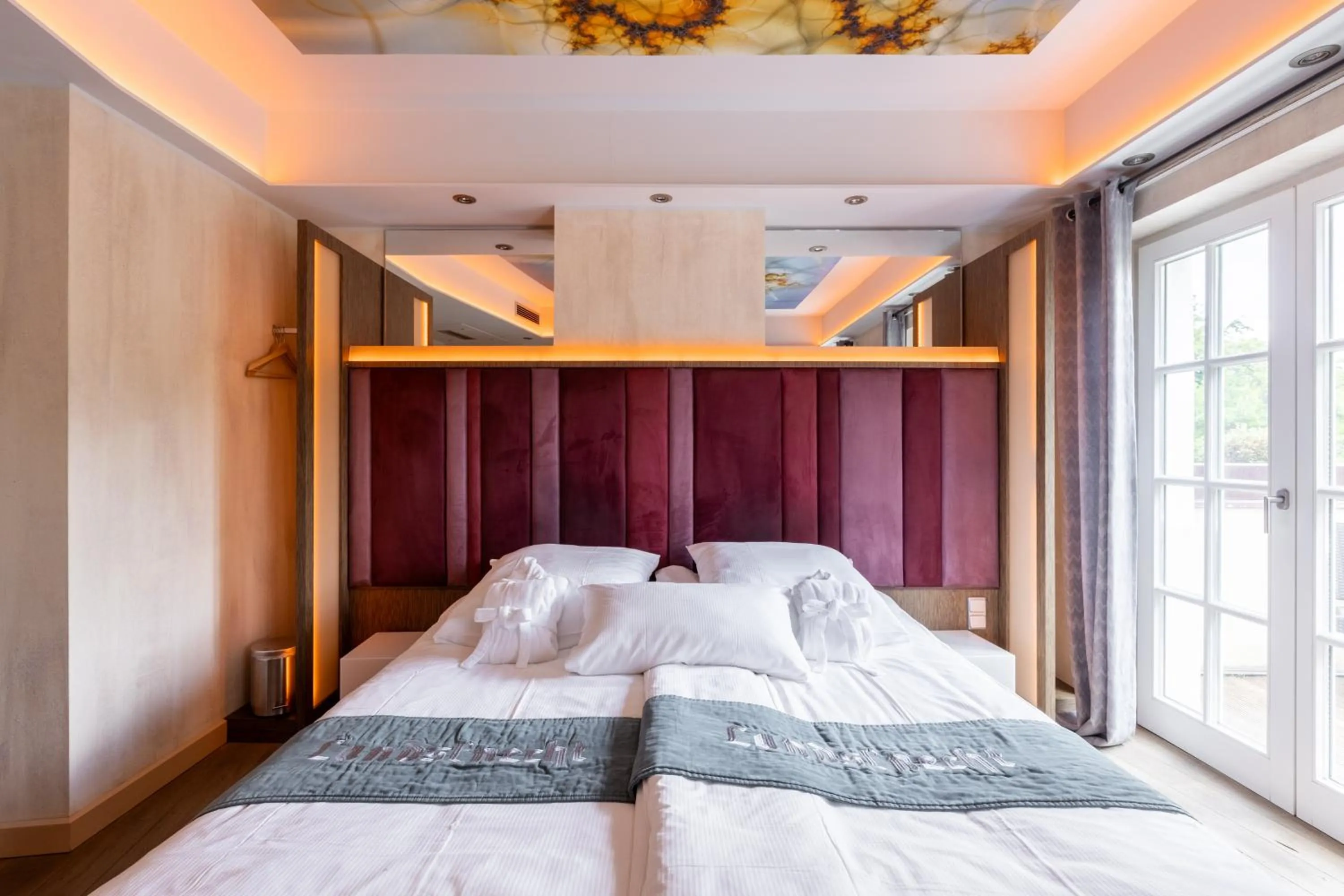 Photo of the whole room, Bed in Wirtshaus & Hotel Landsknecht