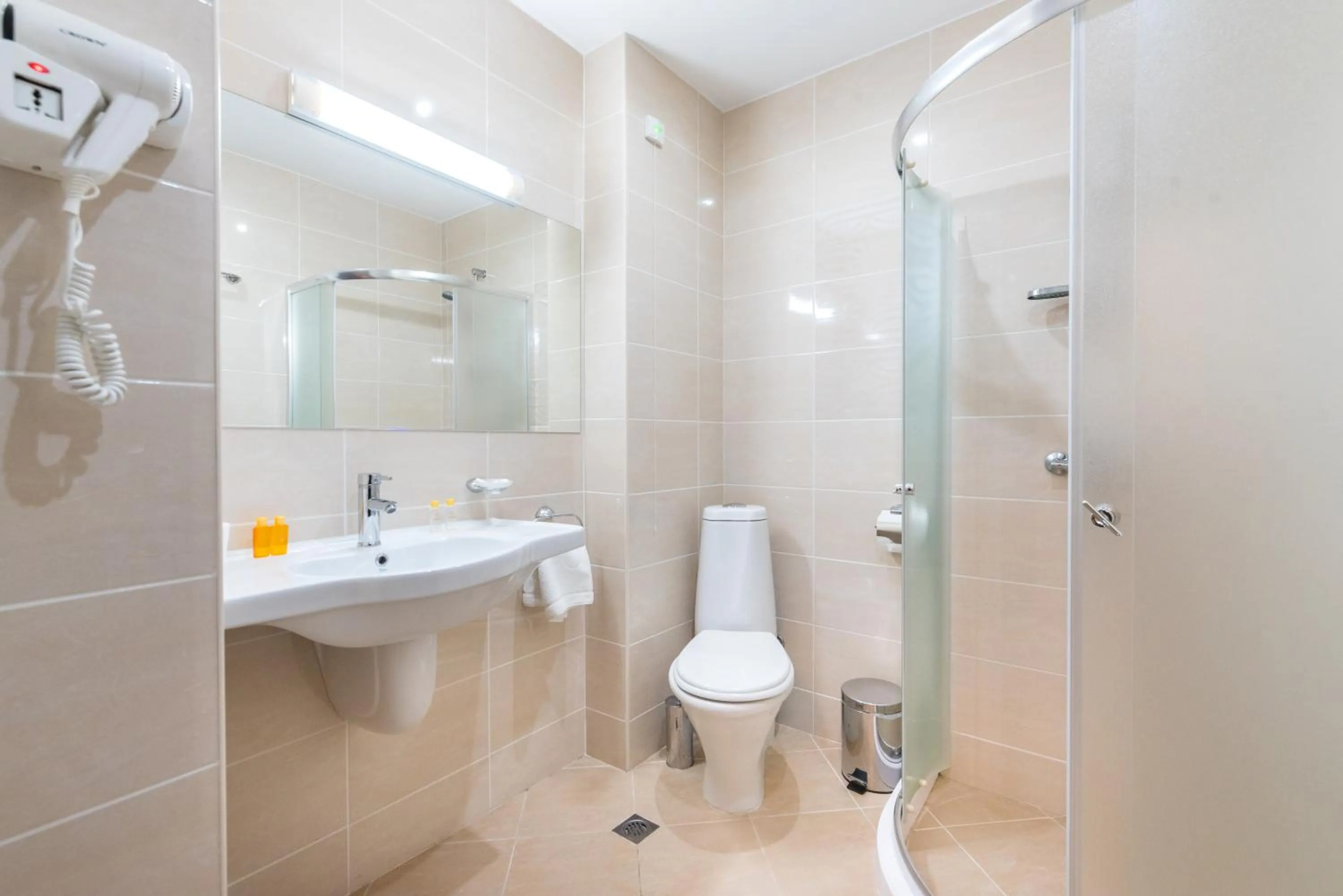 Shower in Hotel Zara