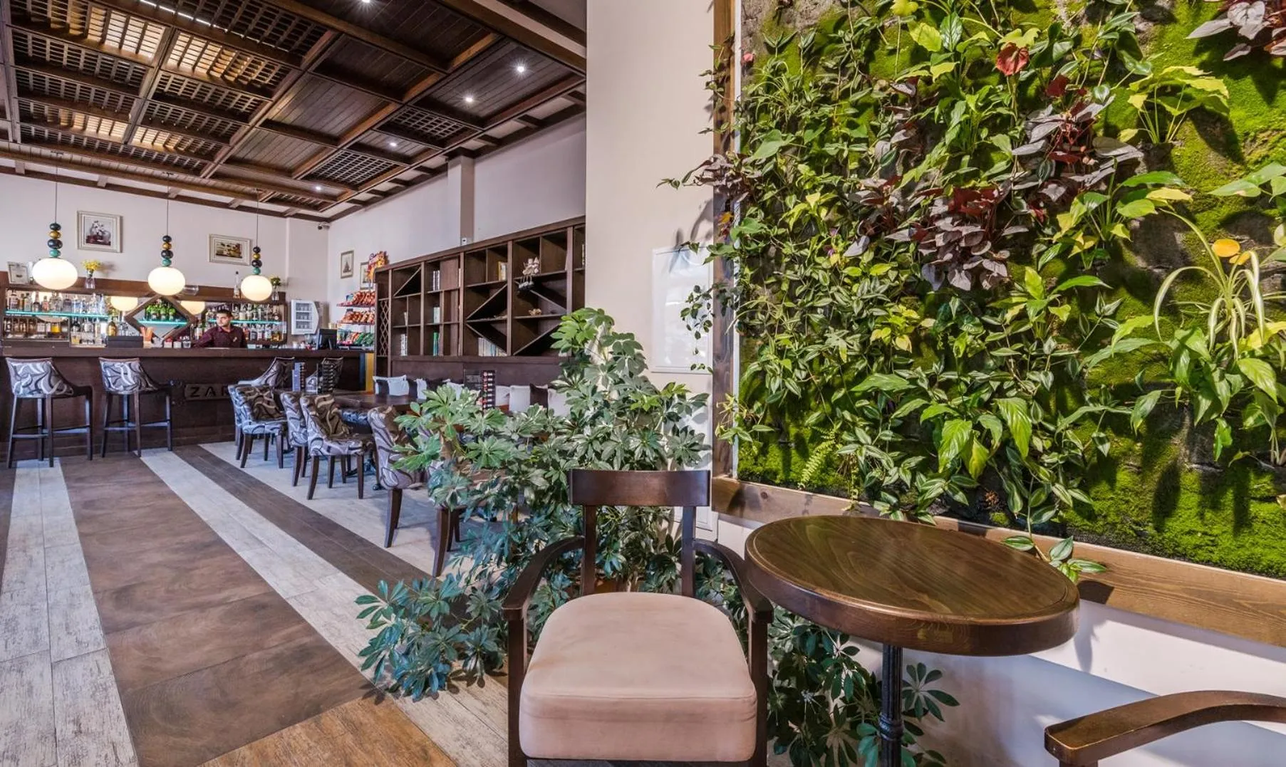 Restaurant/places to eat in Hotel Zara