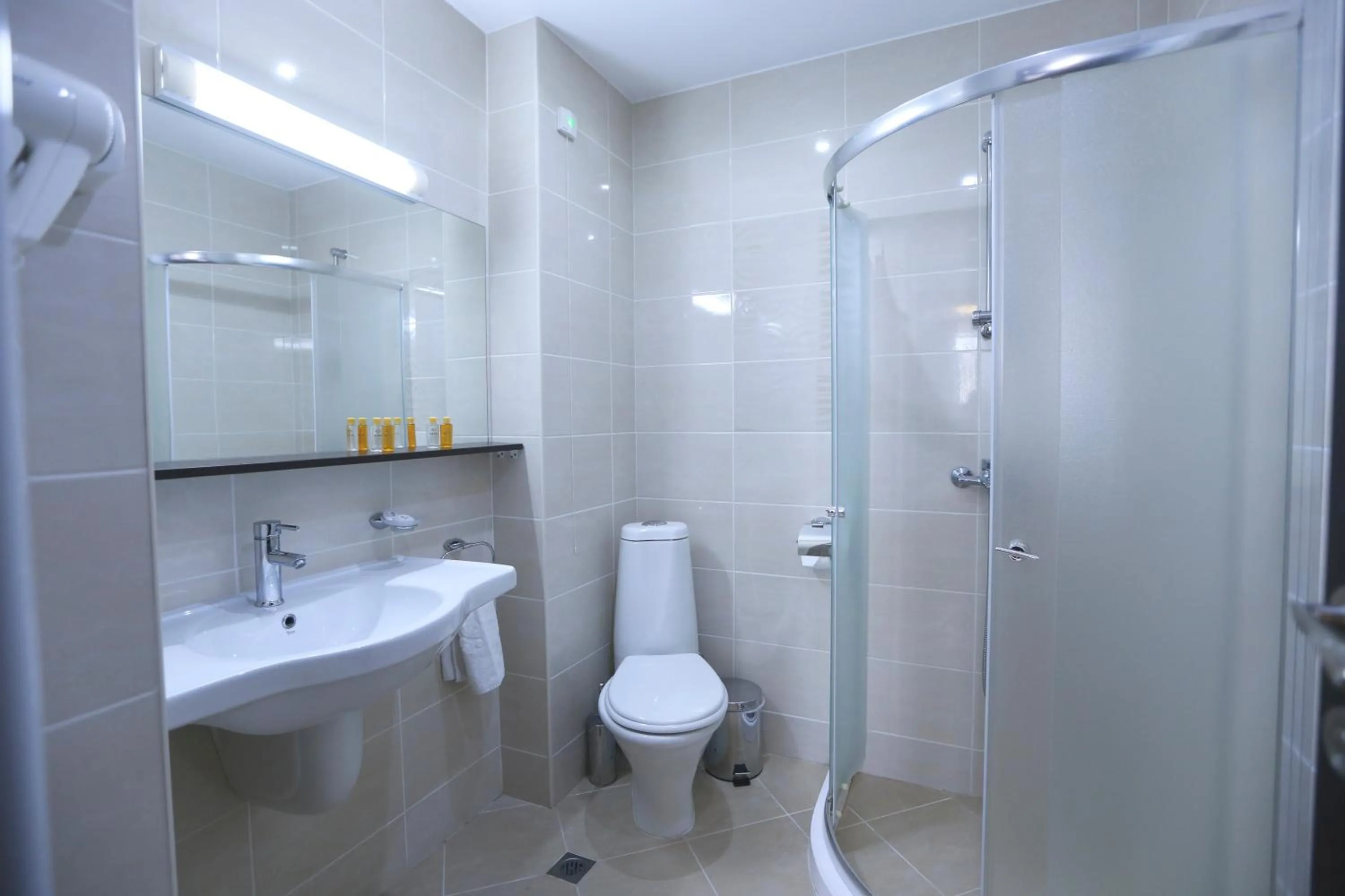 Shower in Hotel Zara