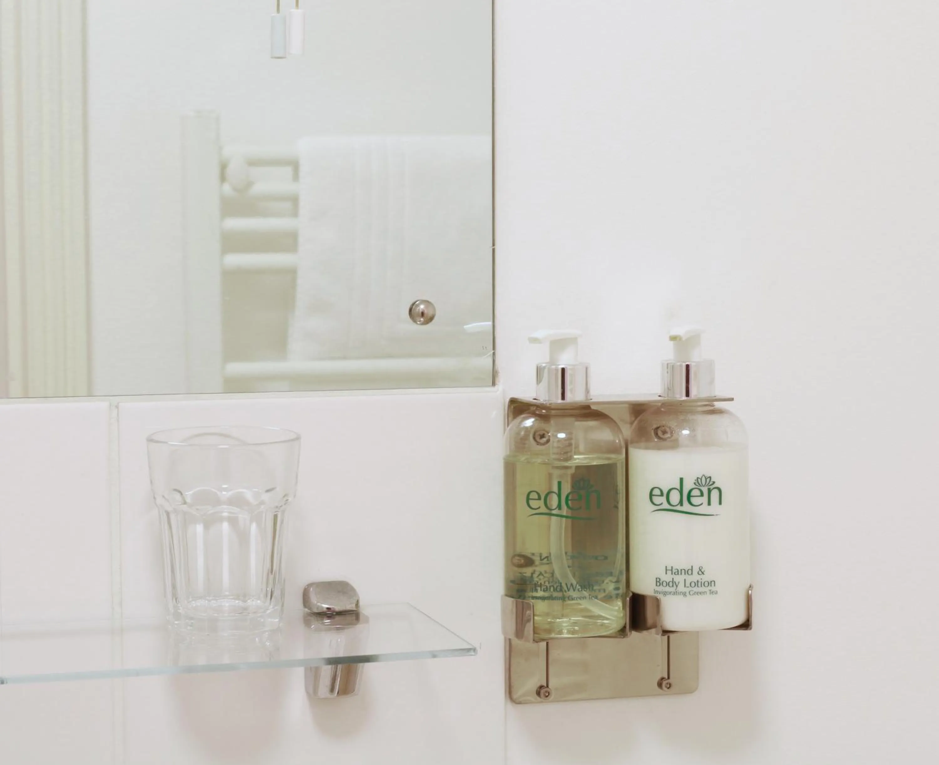 Bathroom in Halfway House Inn