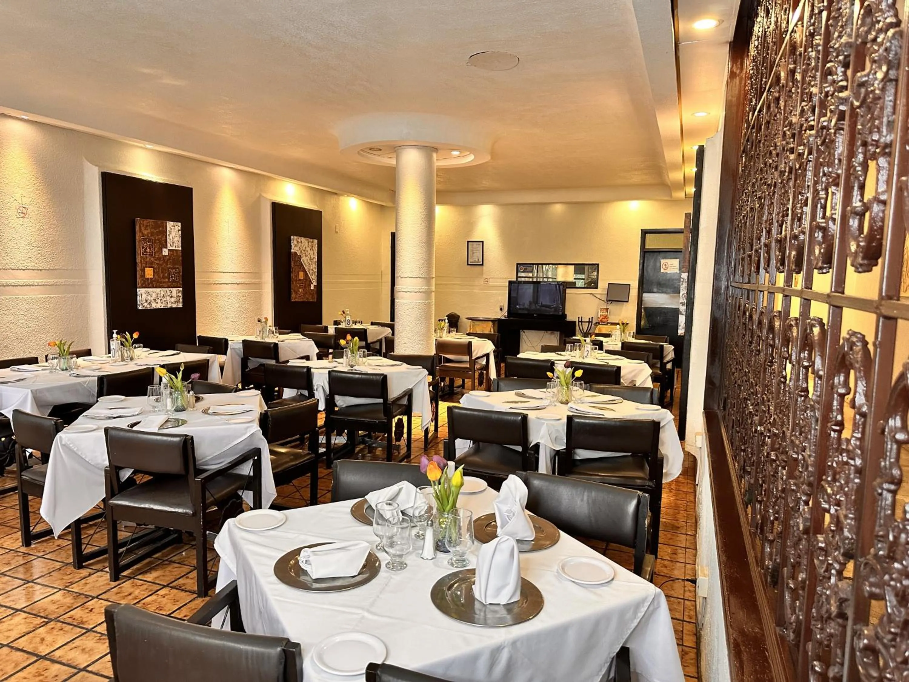 Restaurant/places to eat in Hotel del Fresno