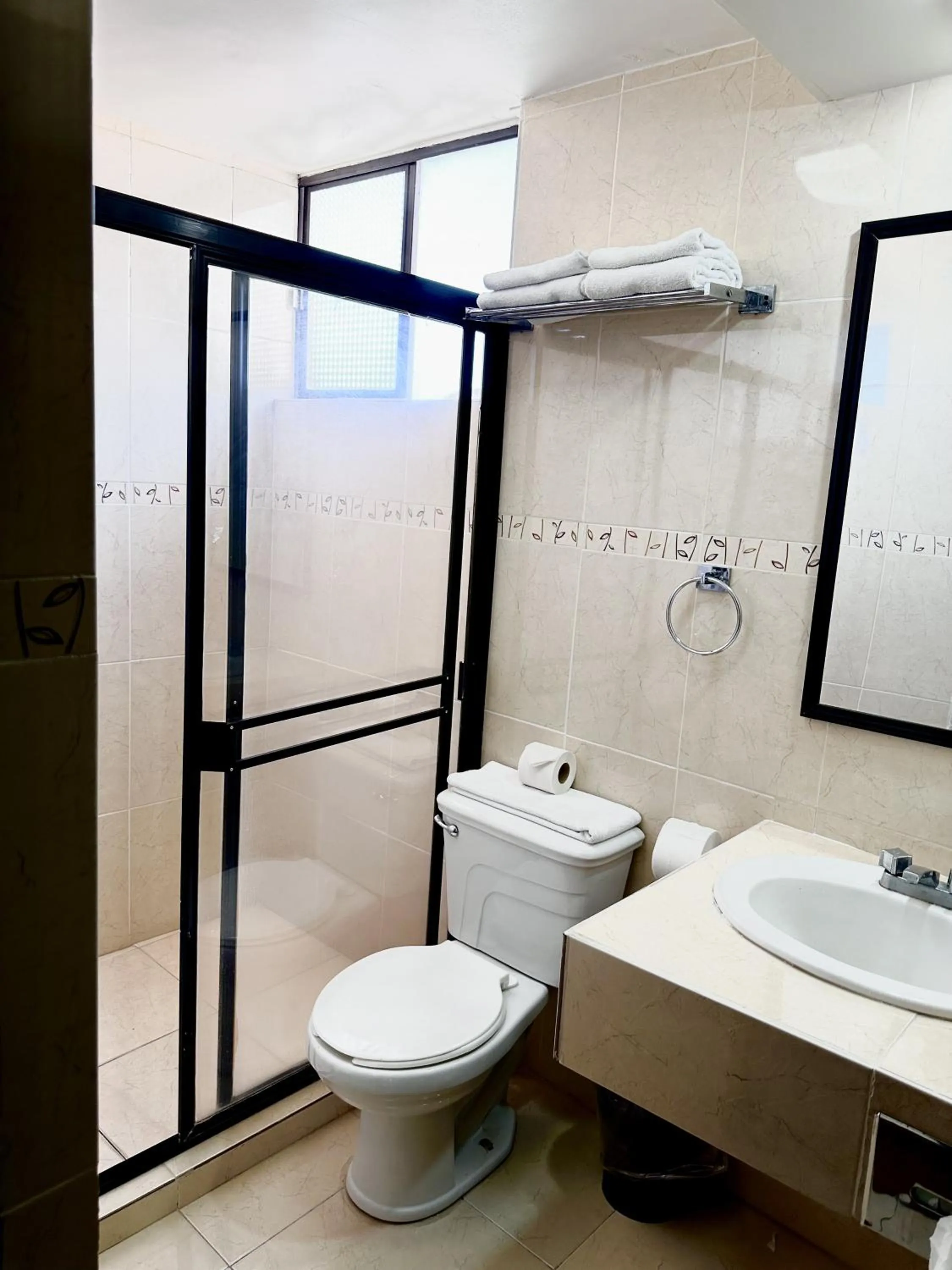 Shower in Hotel del Fresno