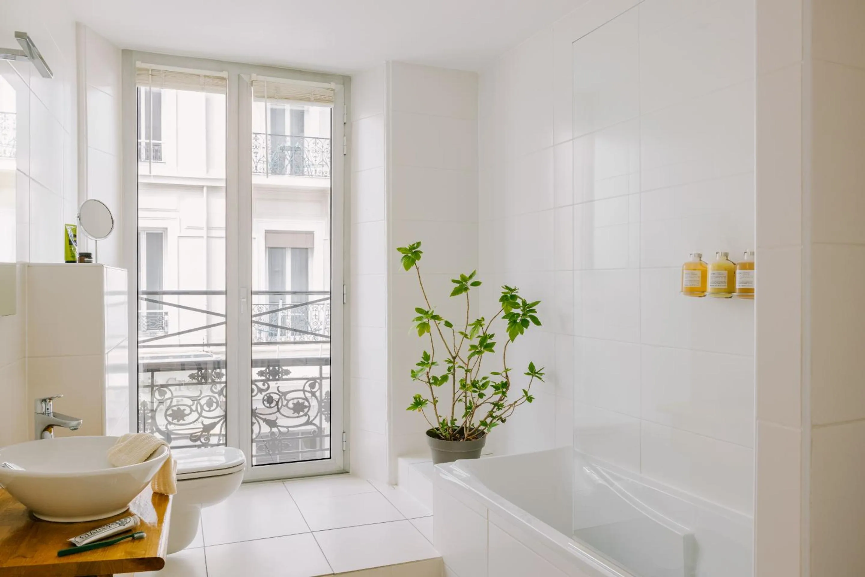 Yelo Lumière powered by Sonder