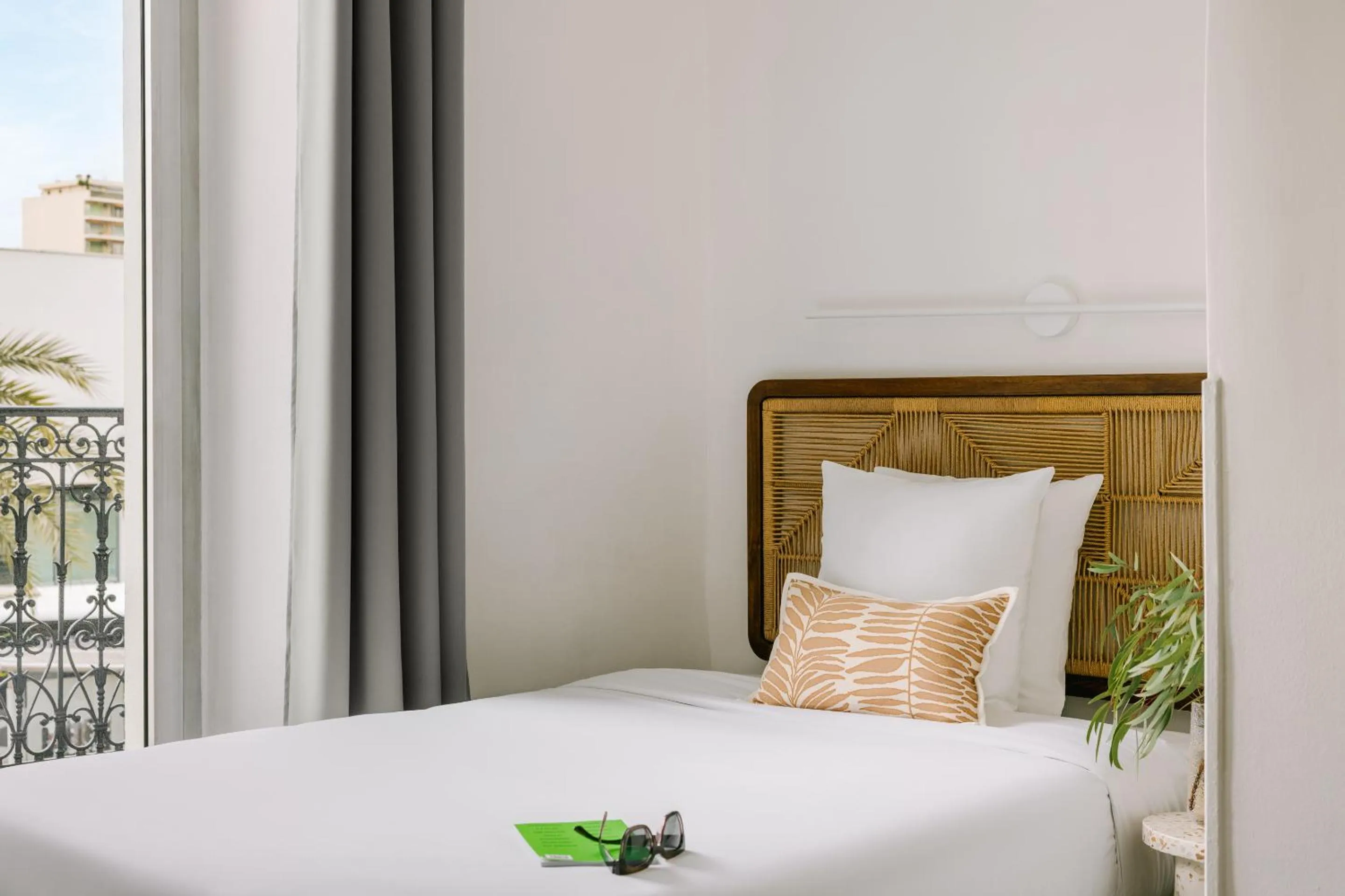 Bed in Yelo Lumière powered by Sonder