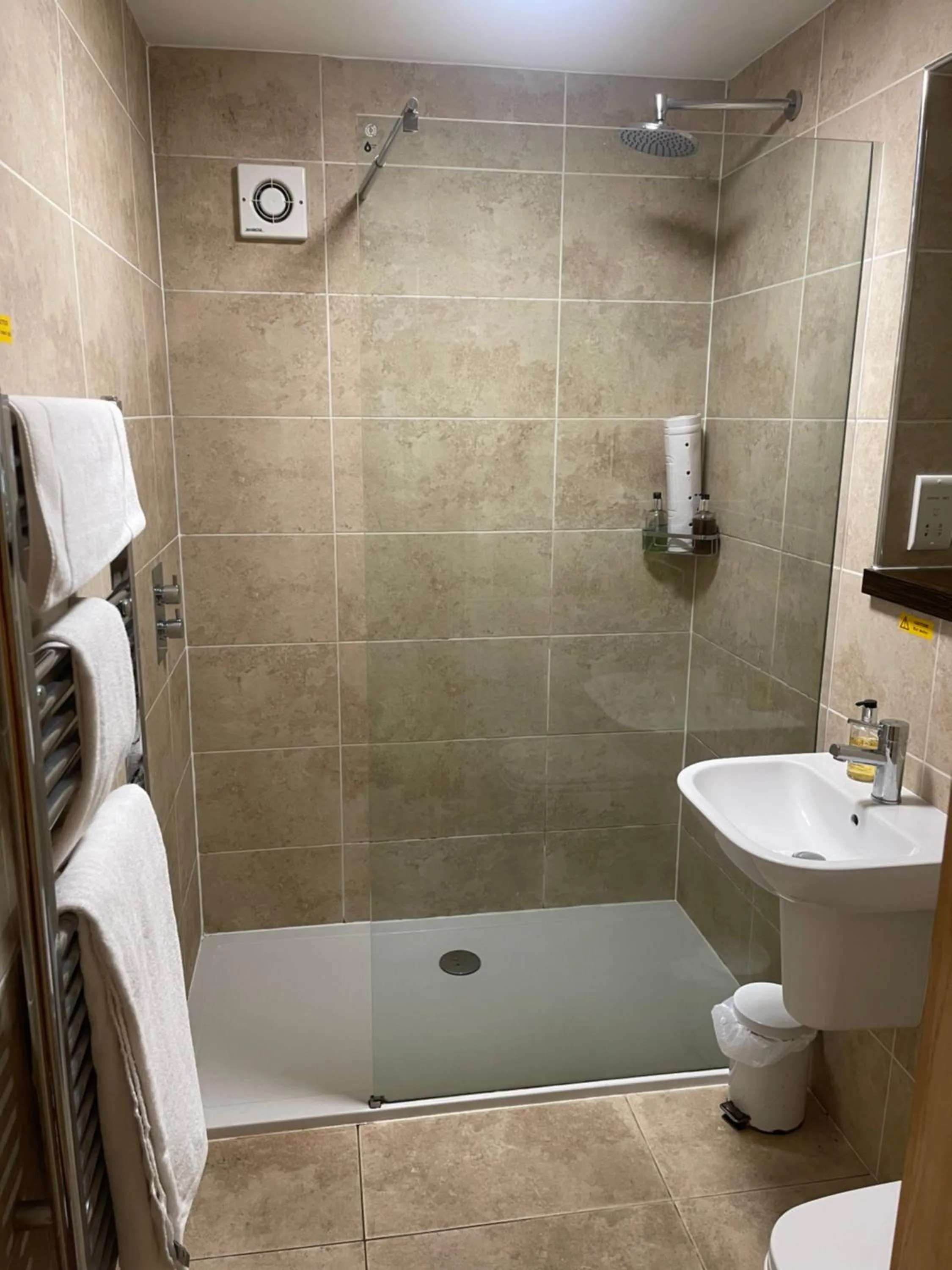 Shower in The Chetwynde - Self Check In HMO
