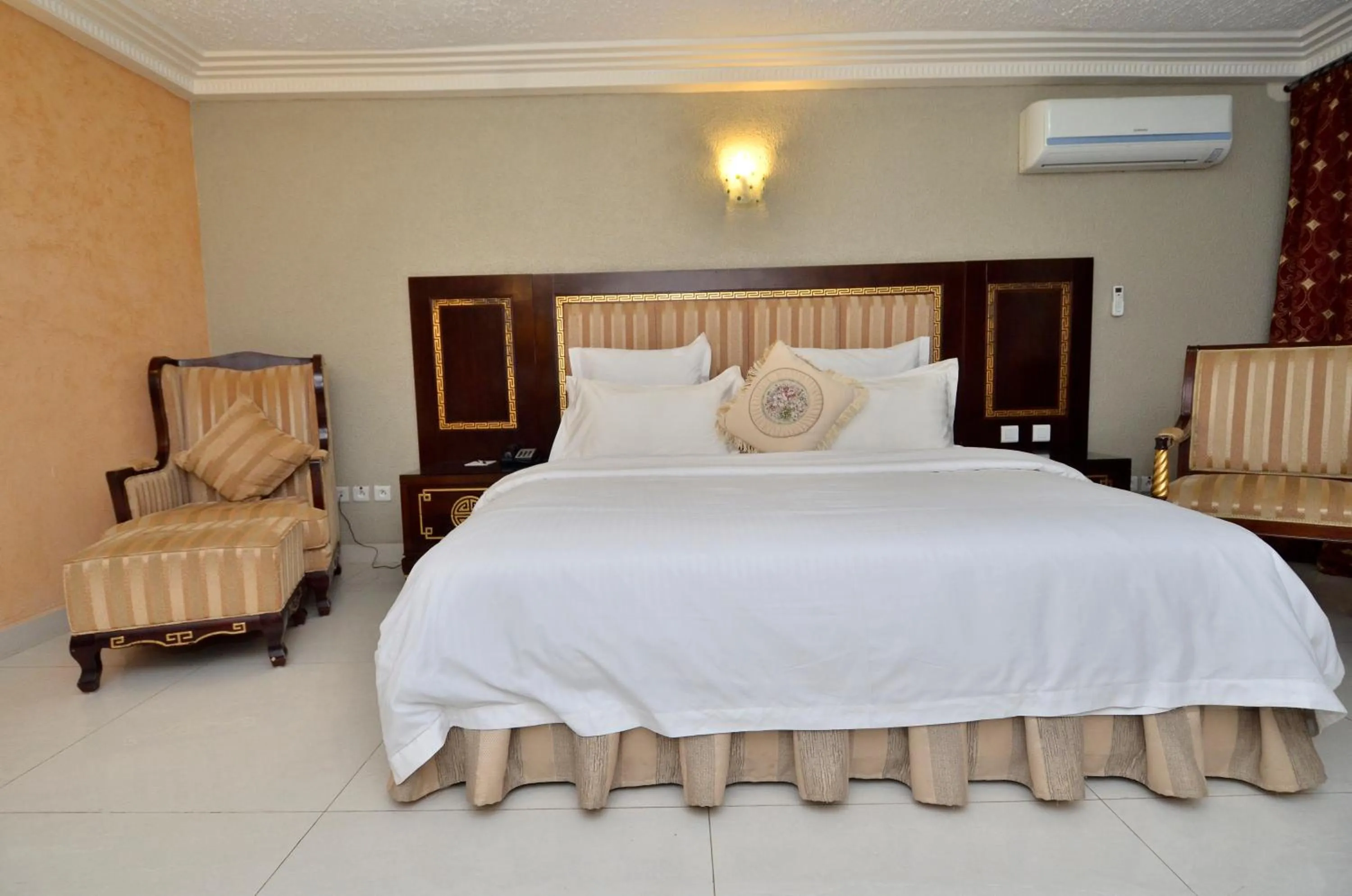 Bed in Nobila Airport Hotel