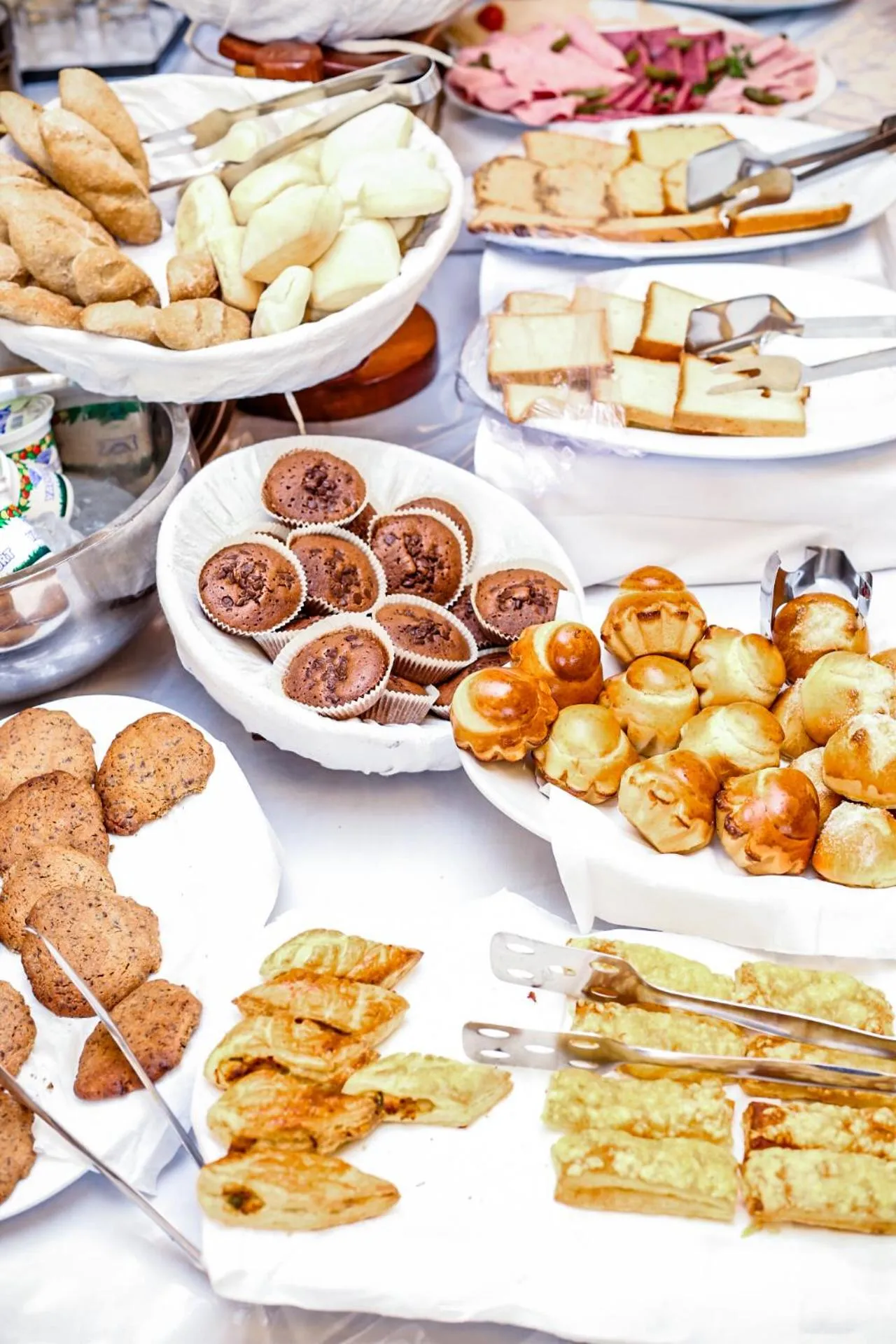 Restaurant/places to eat in Nobila Airport Hotel