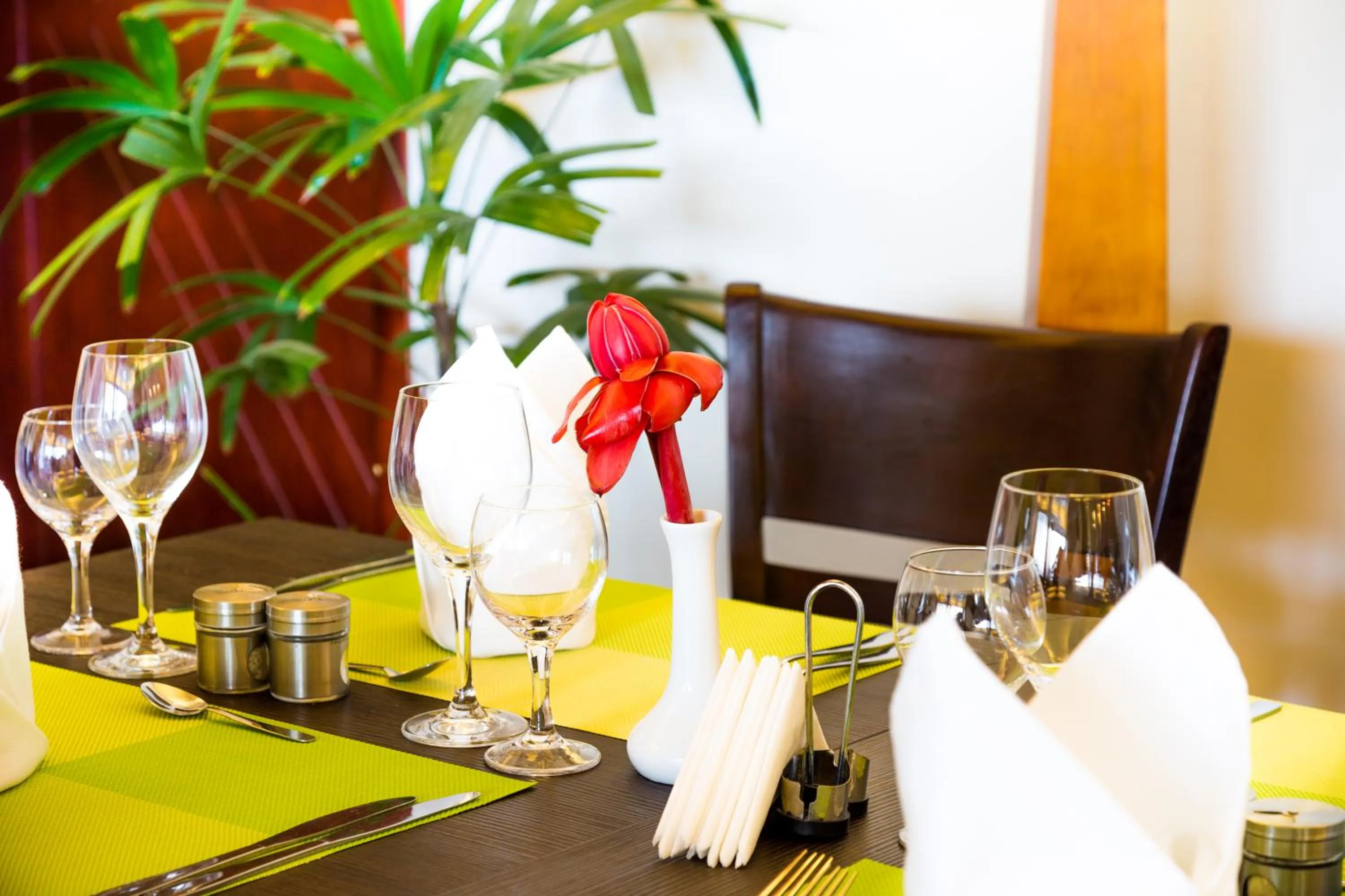 Restaurant/places to eat in Nobila Airport Hotel