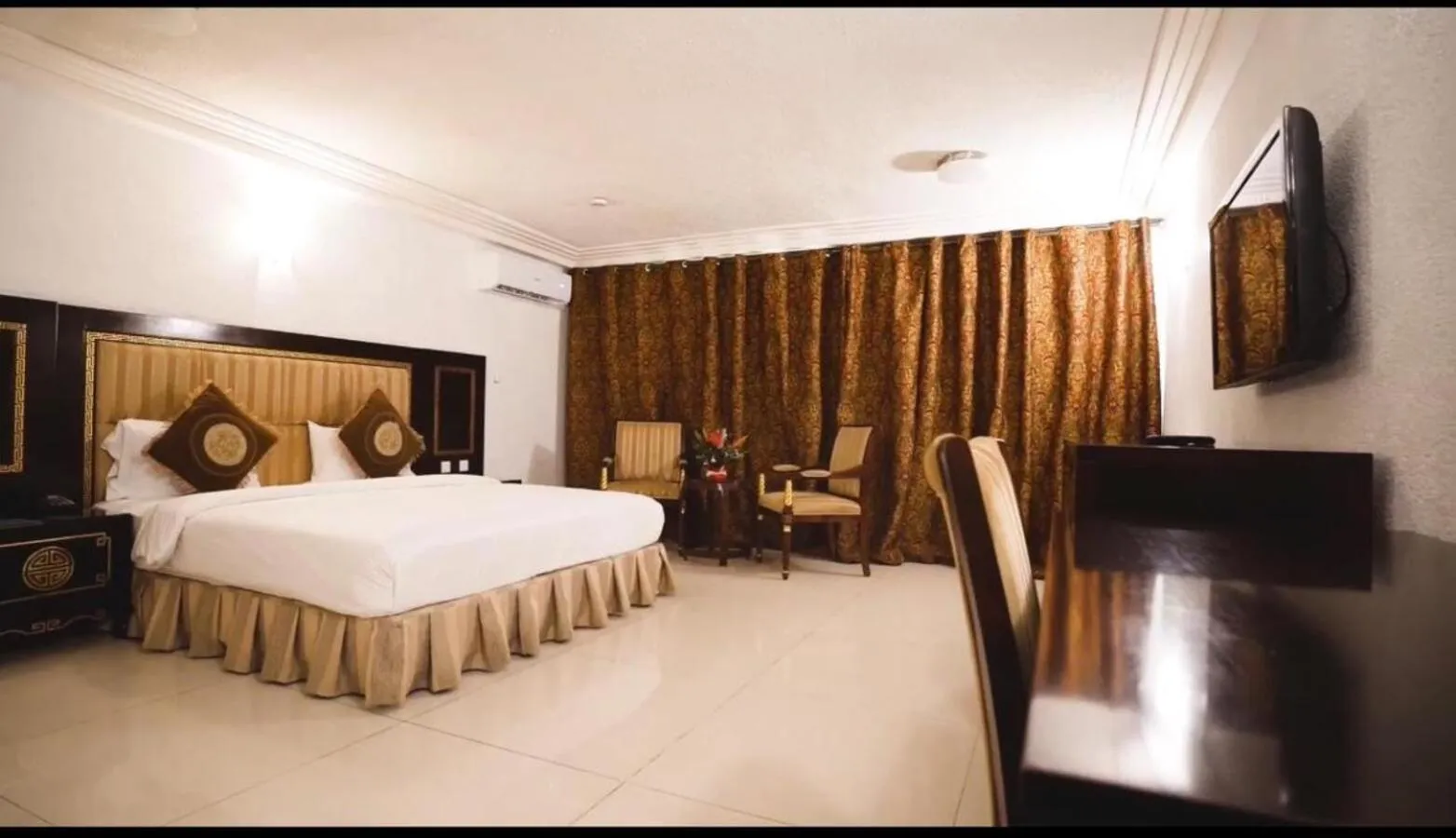 Bed in Nobila Airport Hotel