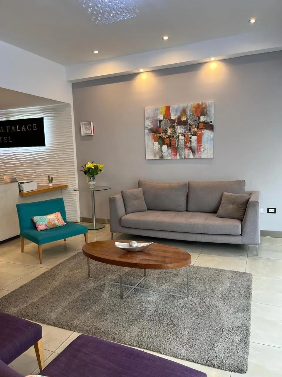 Living room in Columbia Palace Hotel