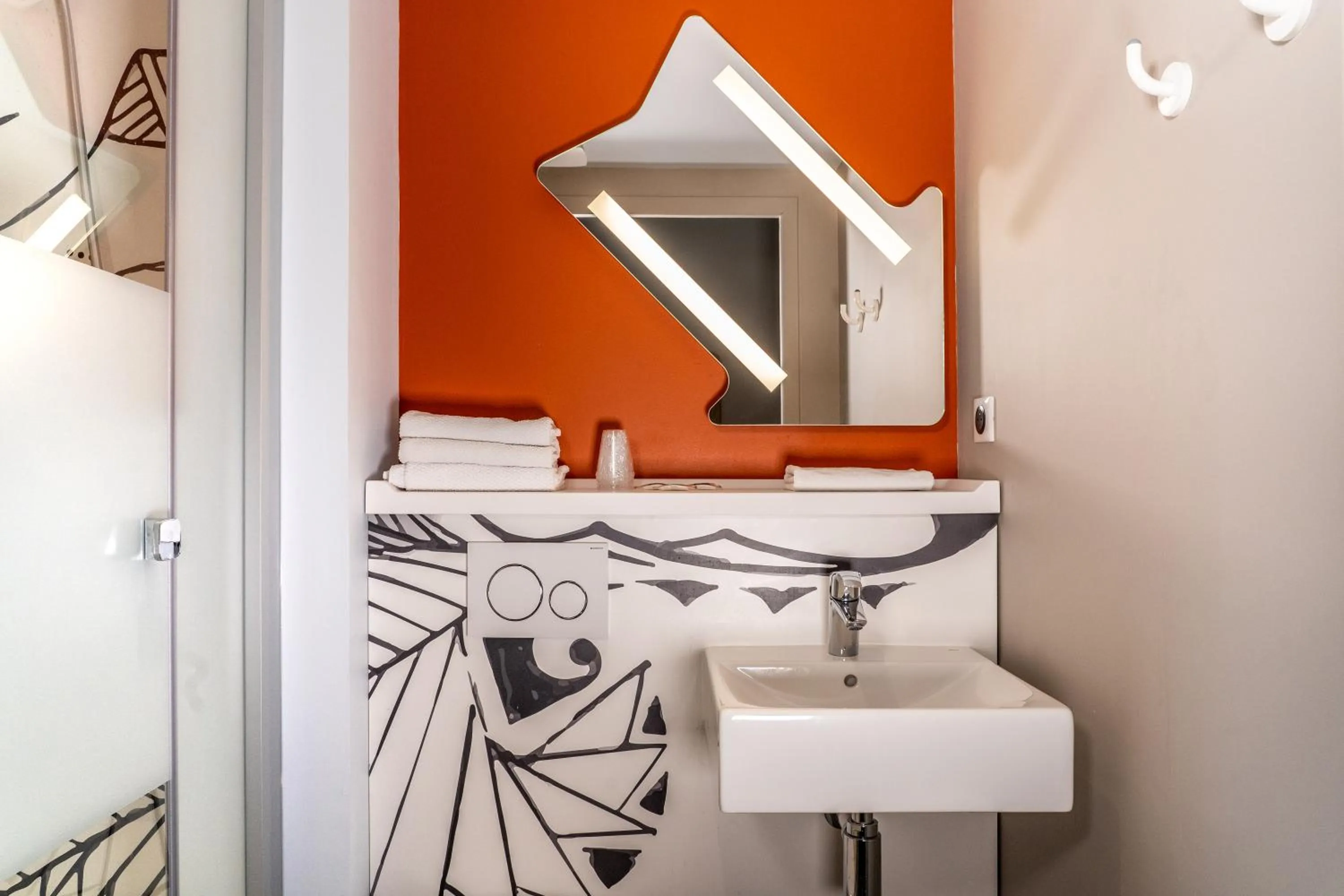 Shower in Ibis Budget Aubenas