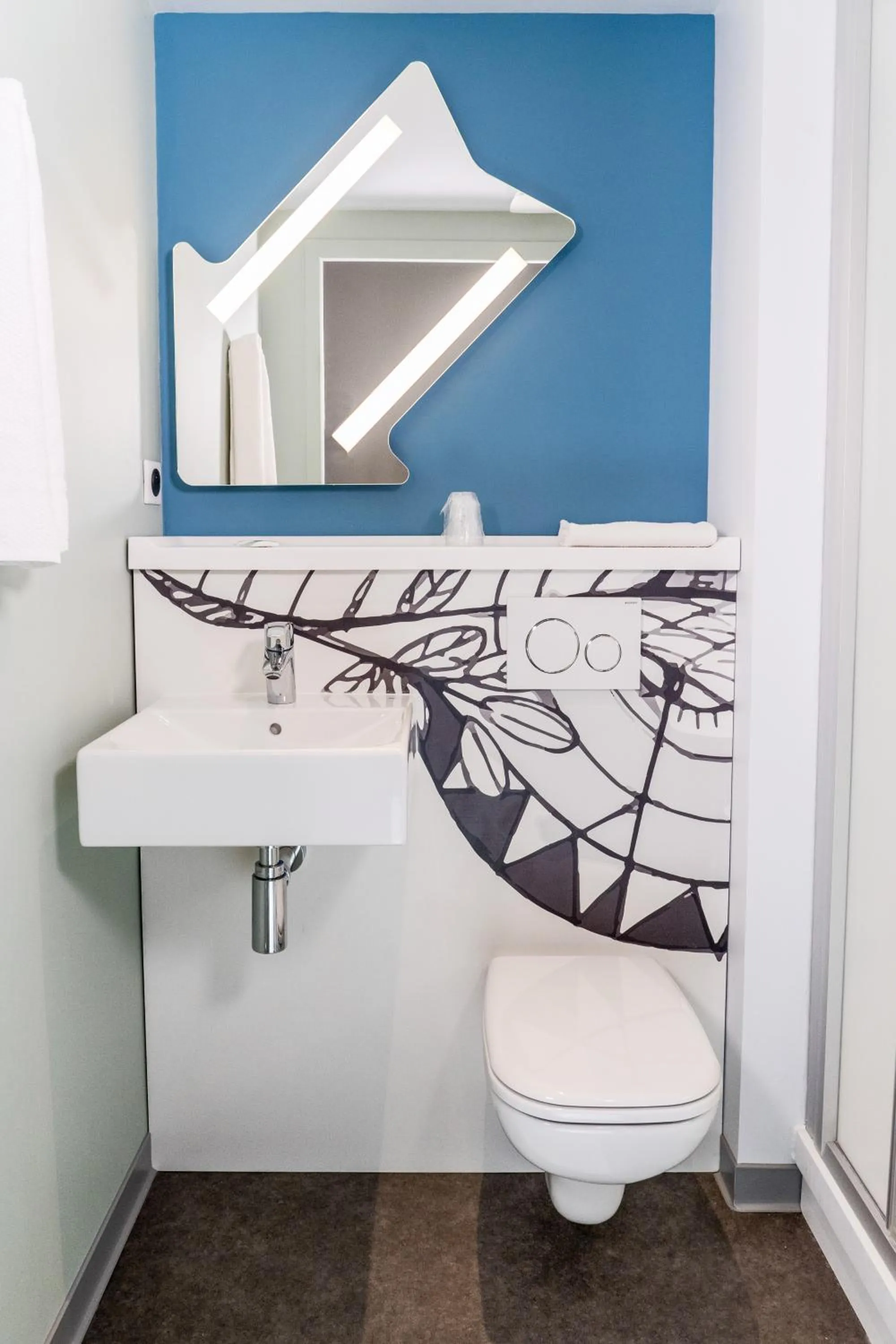 Toilet in Ibis Budget Aubenas