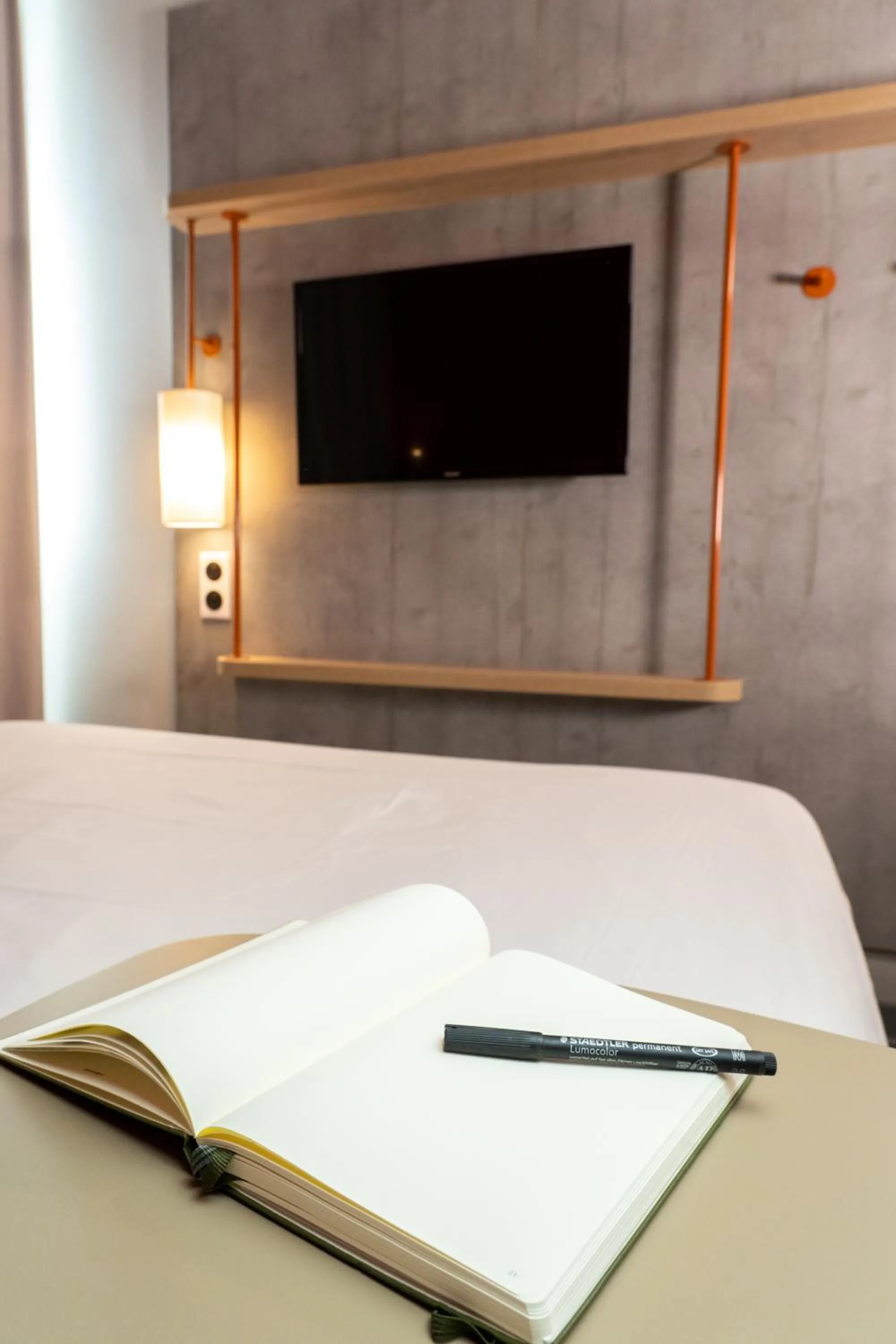 TV and multimedia, Bed in Ibis Budget Aubenas