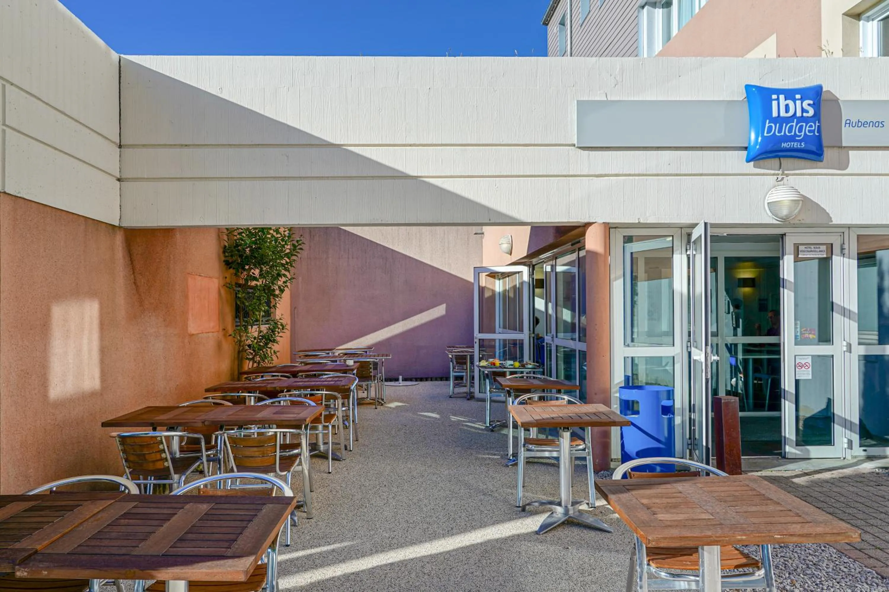 Patio in Ibis Budget Aubenas