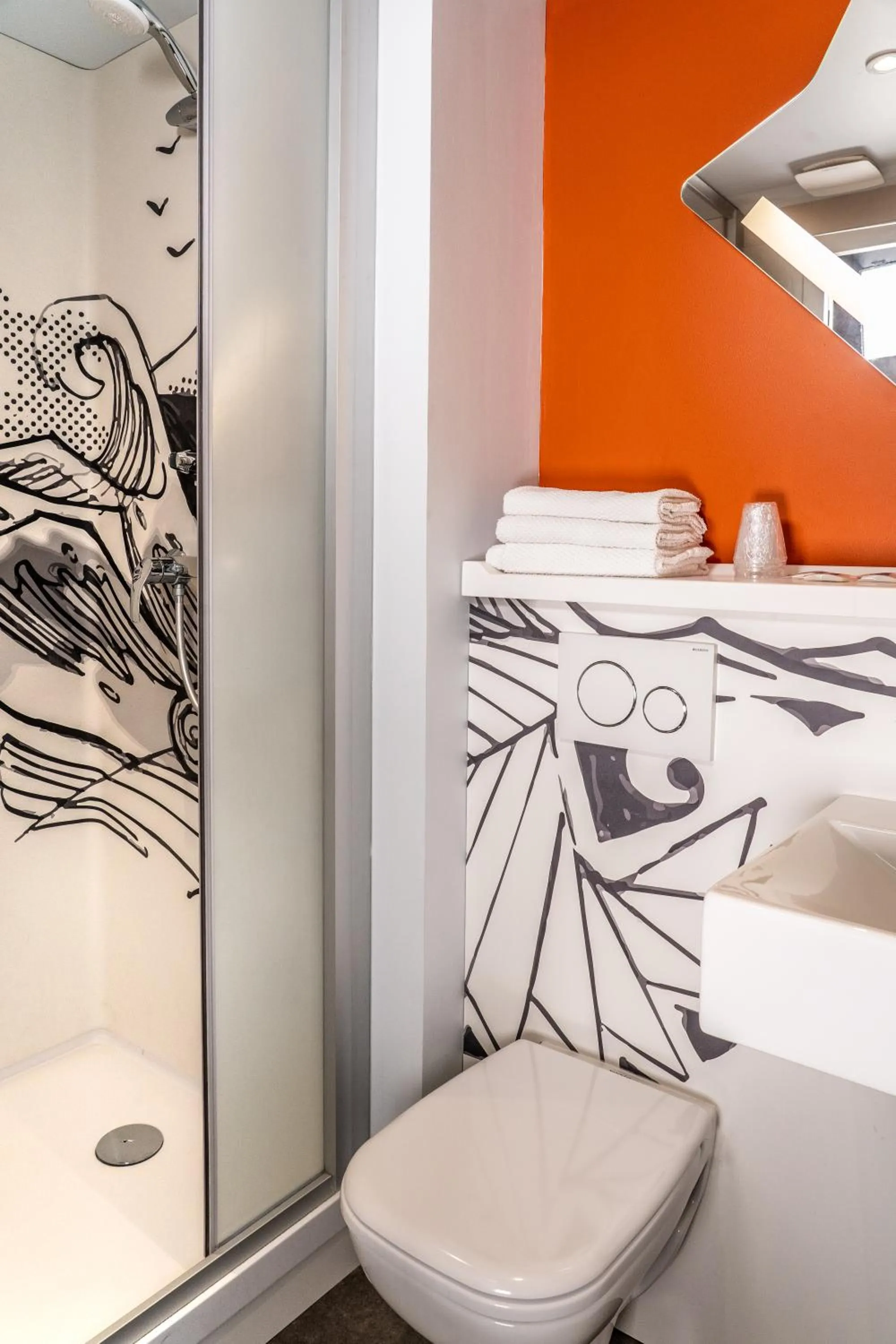 Shower in Ibis Budget Aubenas