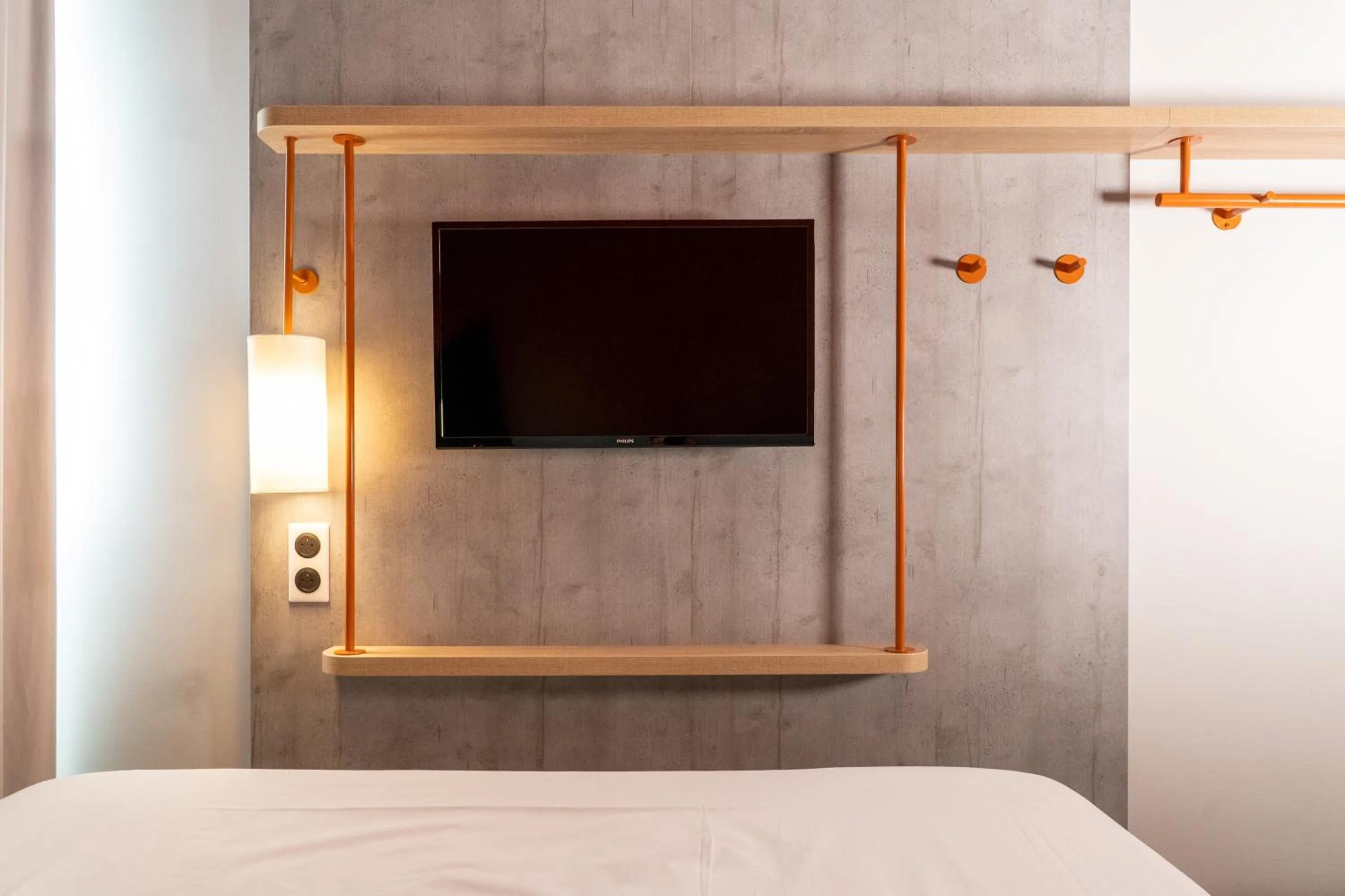 TV and multimedia, Bed in Ibis Budget Aubenas