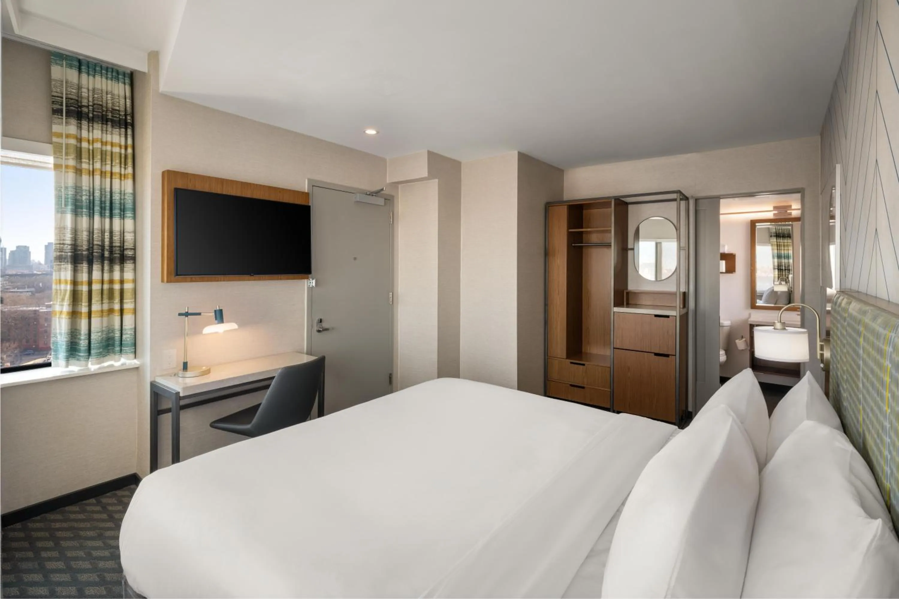 Photo of the whole room, Bed in The Nedia, BW Signature Collection