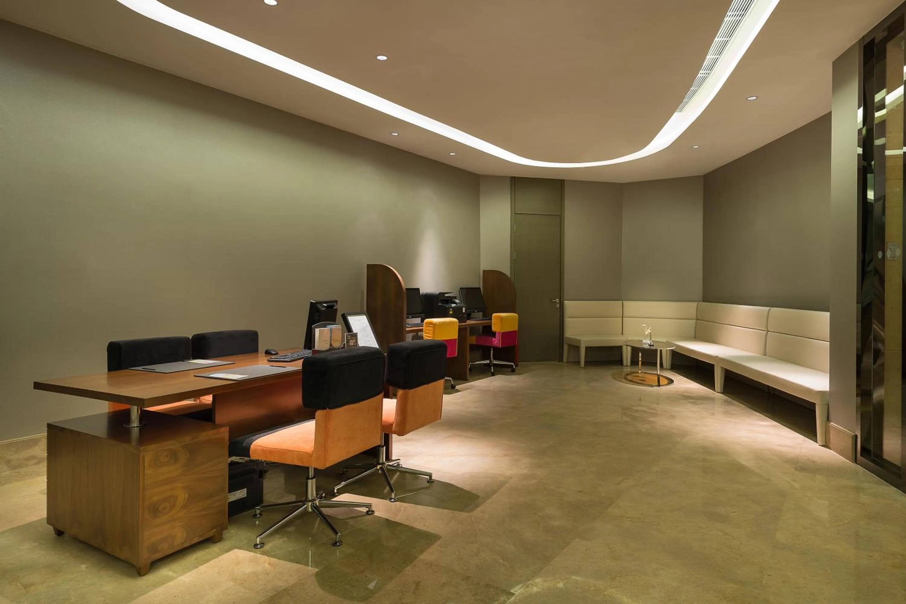 Business facilities in Pullman Nanjing Lukou Airport