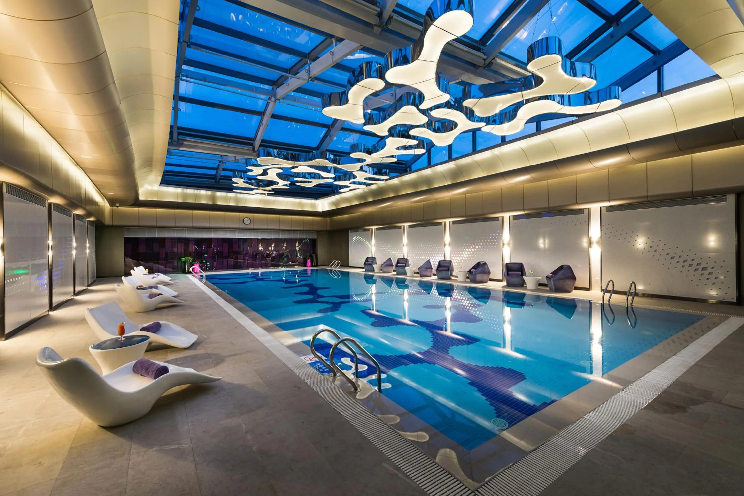 Swimming pool in Pullman Nanjing Lukou Airport