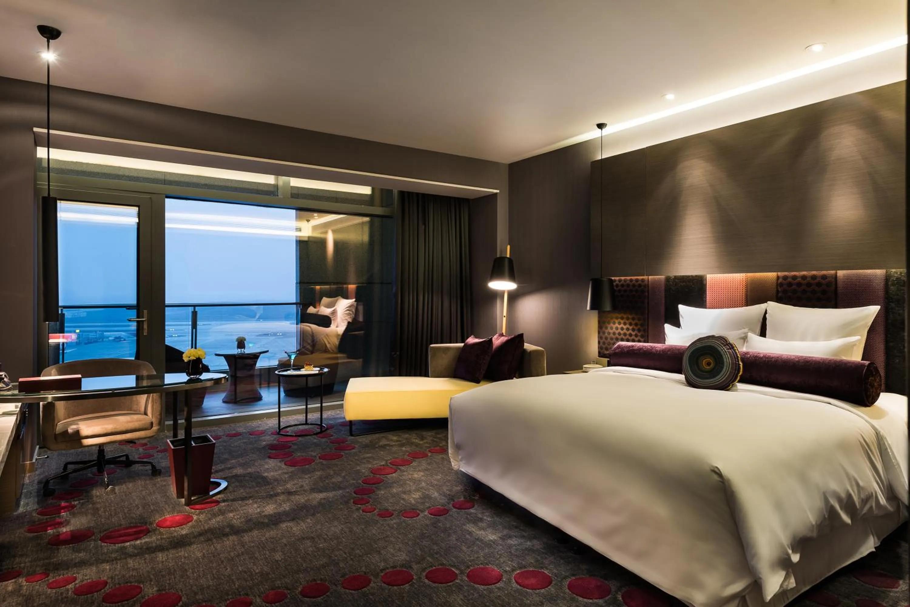 Photo of the whole room, Bed in Pullman Nanjing Lukou Airport