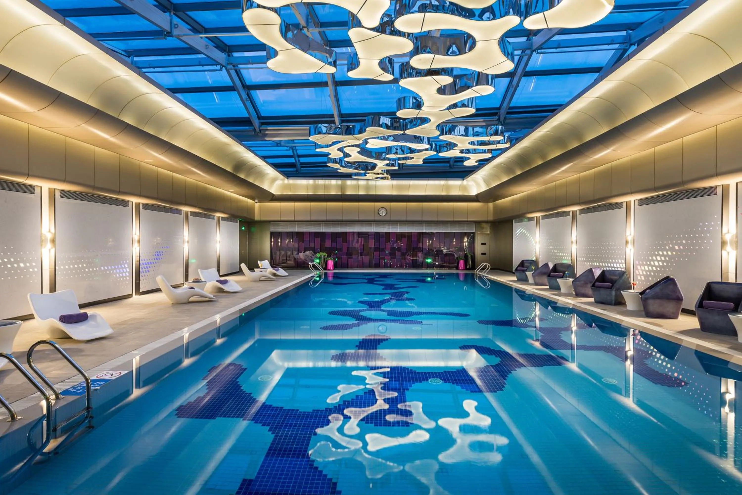 Swimming pool in Pullman Nanjing Lukou Airport