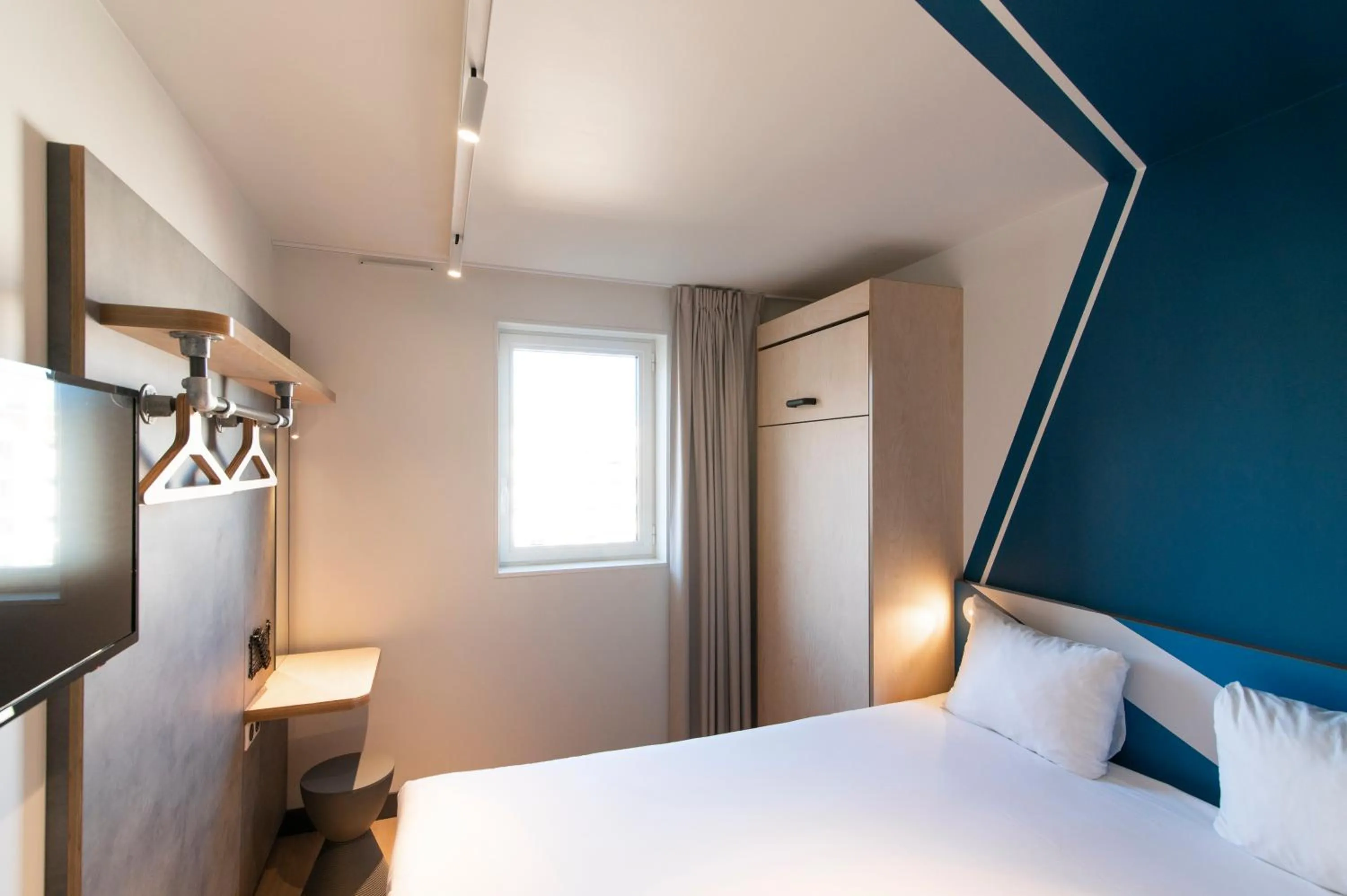 Bed in ibis budget Lyon Centre Confluence