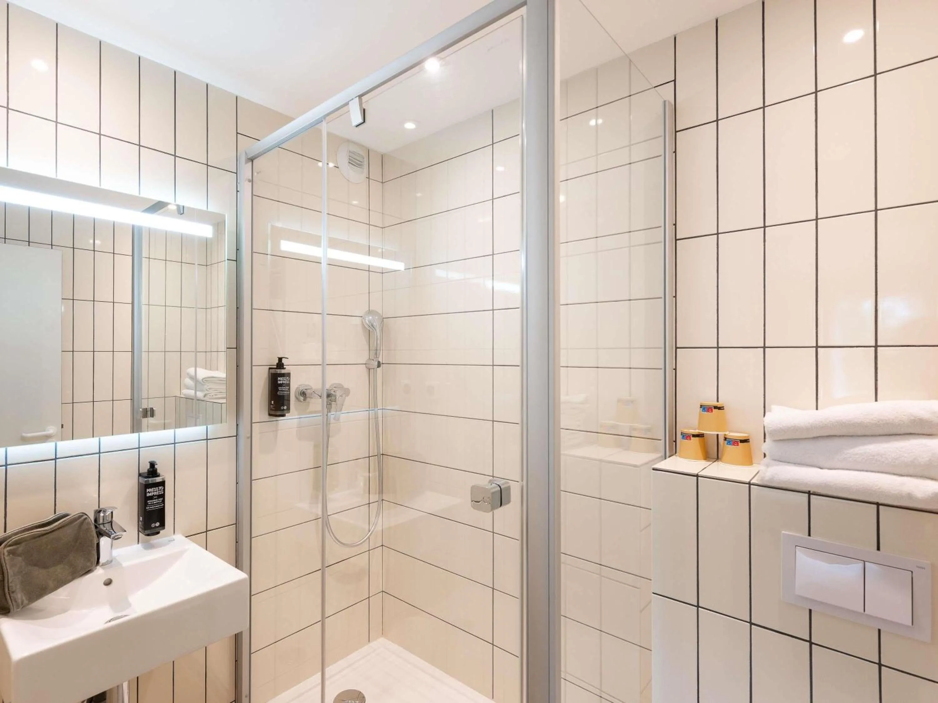 Bedroom in ibis budget Lyon Centre Confluence