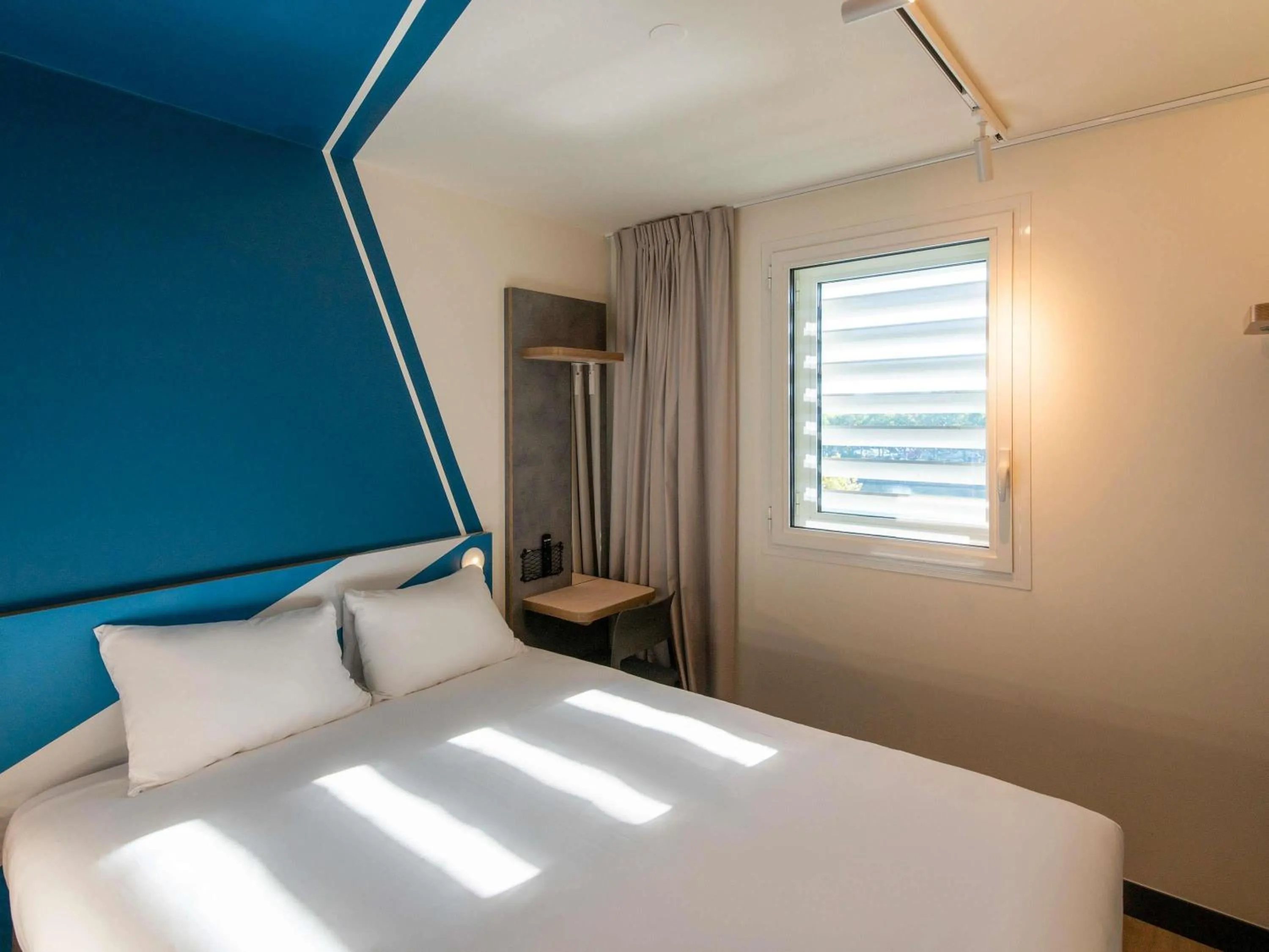 Bedroom, Bed in ibis budget Lyon Centre Confluence