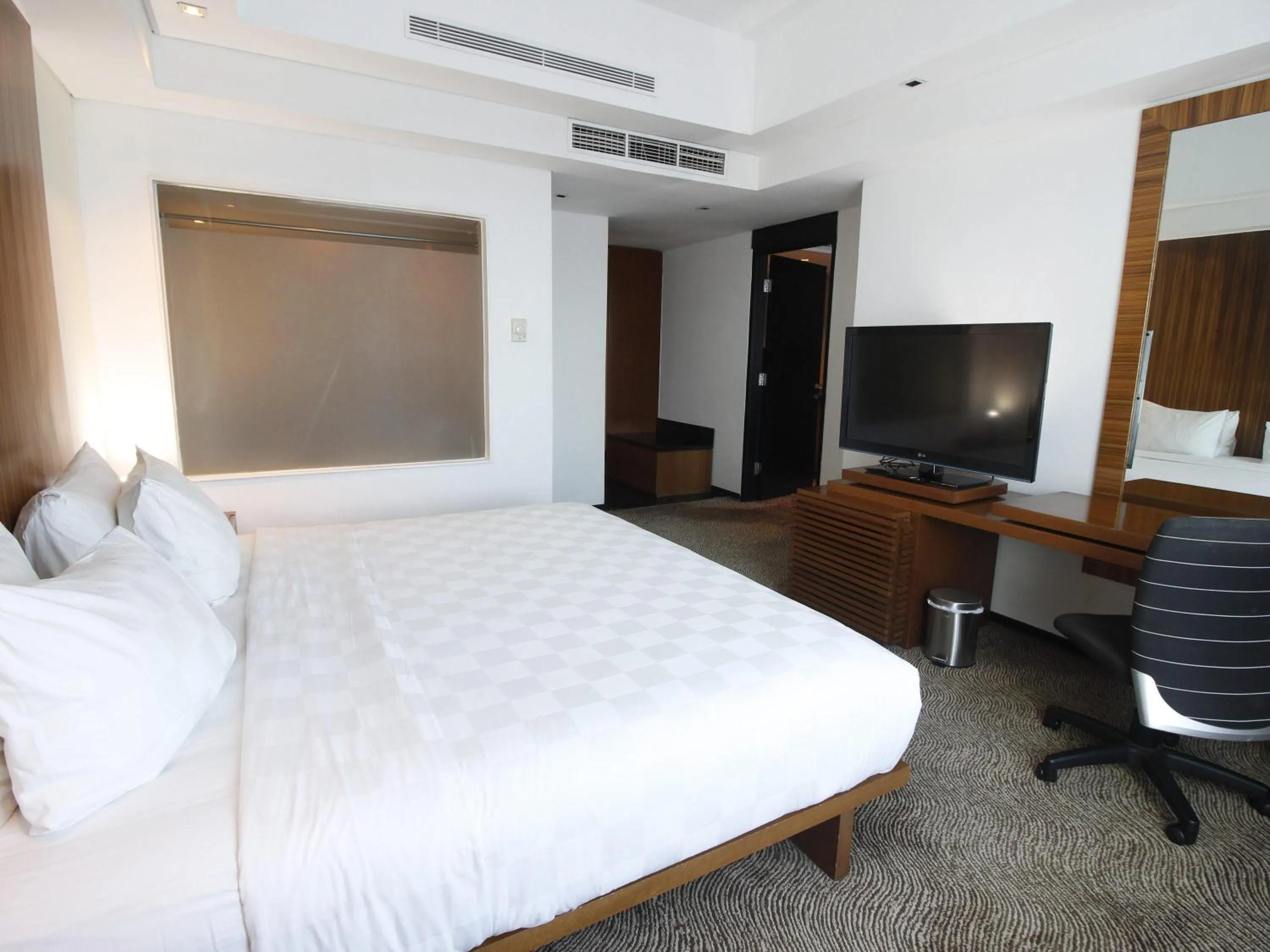 Bedroom, Bed in Novotel Balikpapan