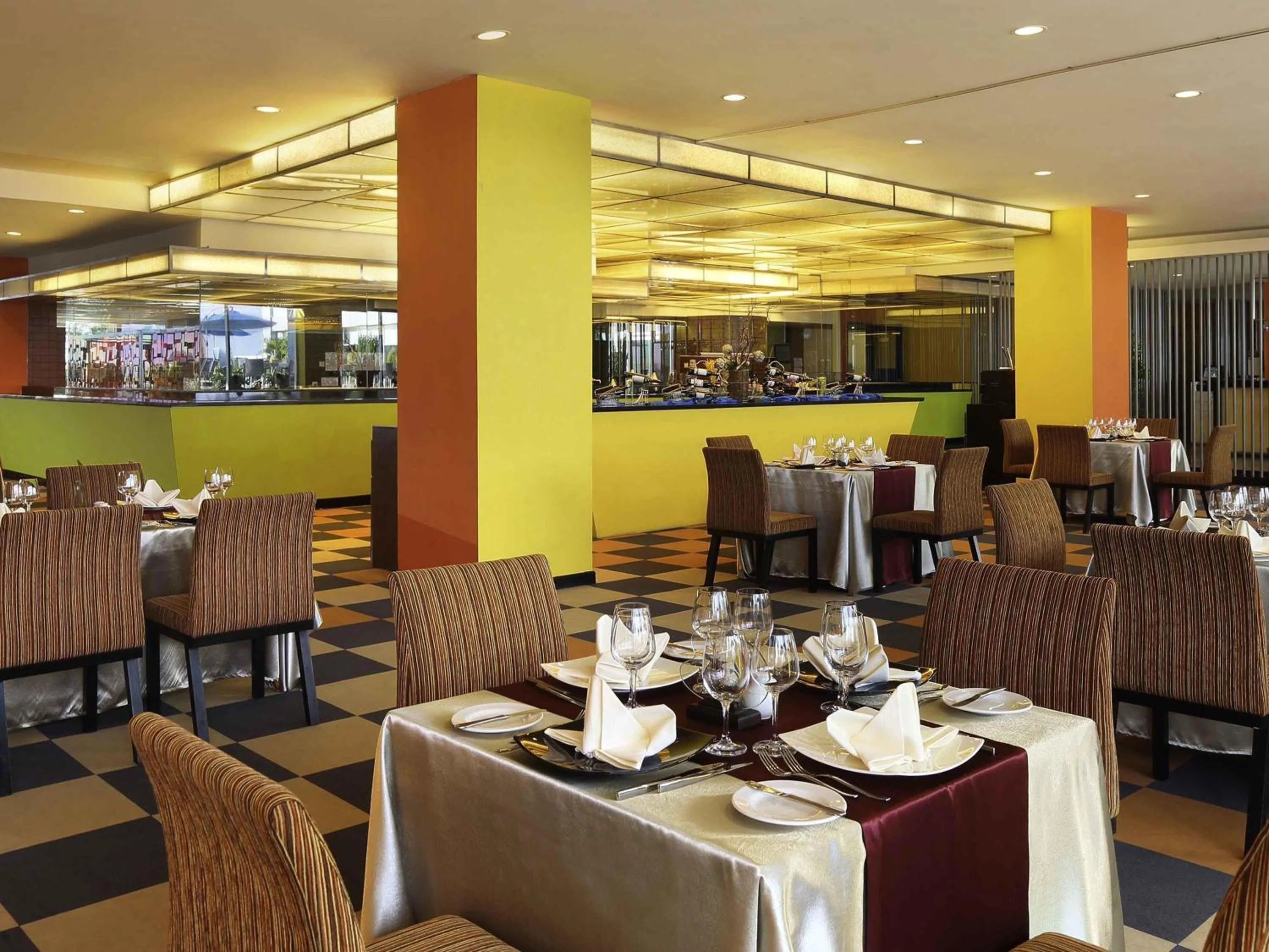 Restaurant/places to eat in Novotel Balikpapan