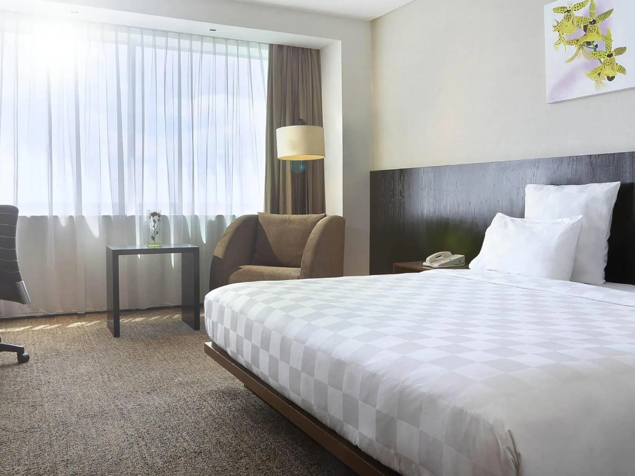 Bedroom, Bed in Novotel Balikpapan