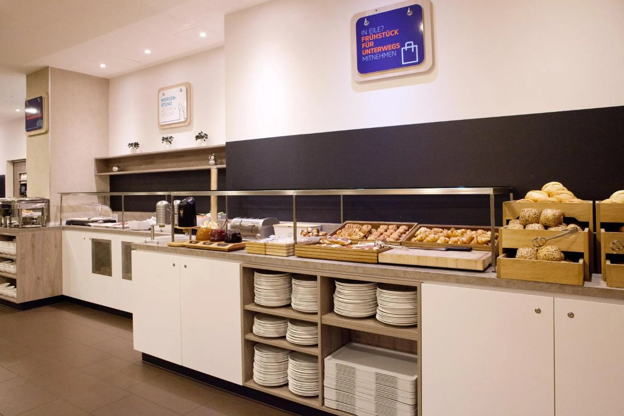 Restaurant/places to eat in Holiday Inn Express Friedrichshafen by IHG