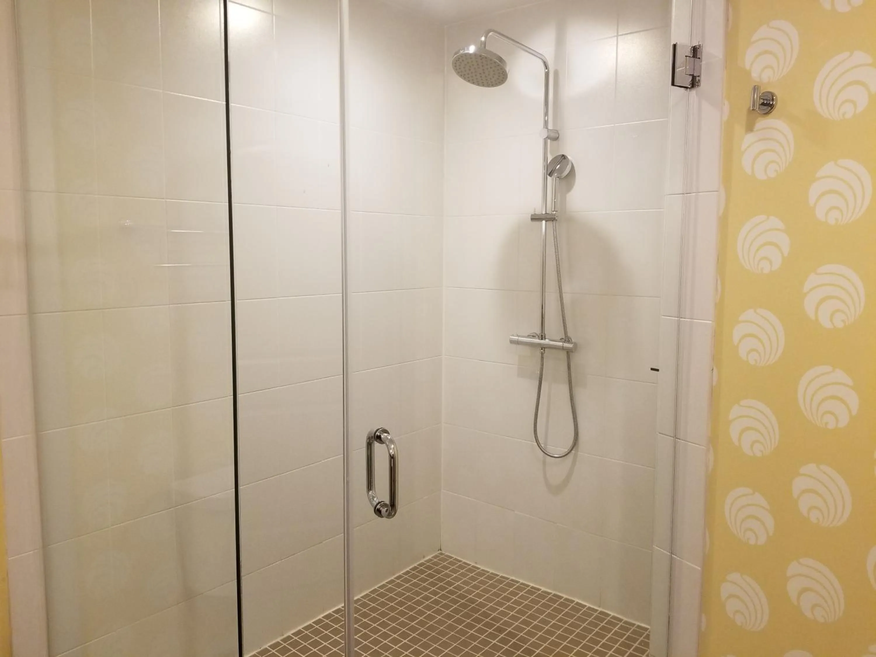 Bathroom in Hotel Indigo Pittsburgh East Liberty by IHG